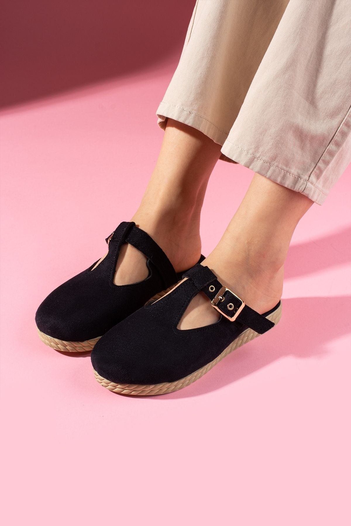 Sabrosa Siyah Süet Tokalı Önü Kapalı Kadın Terliği