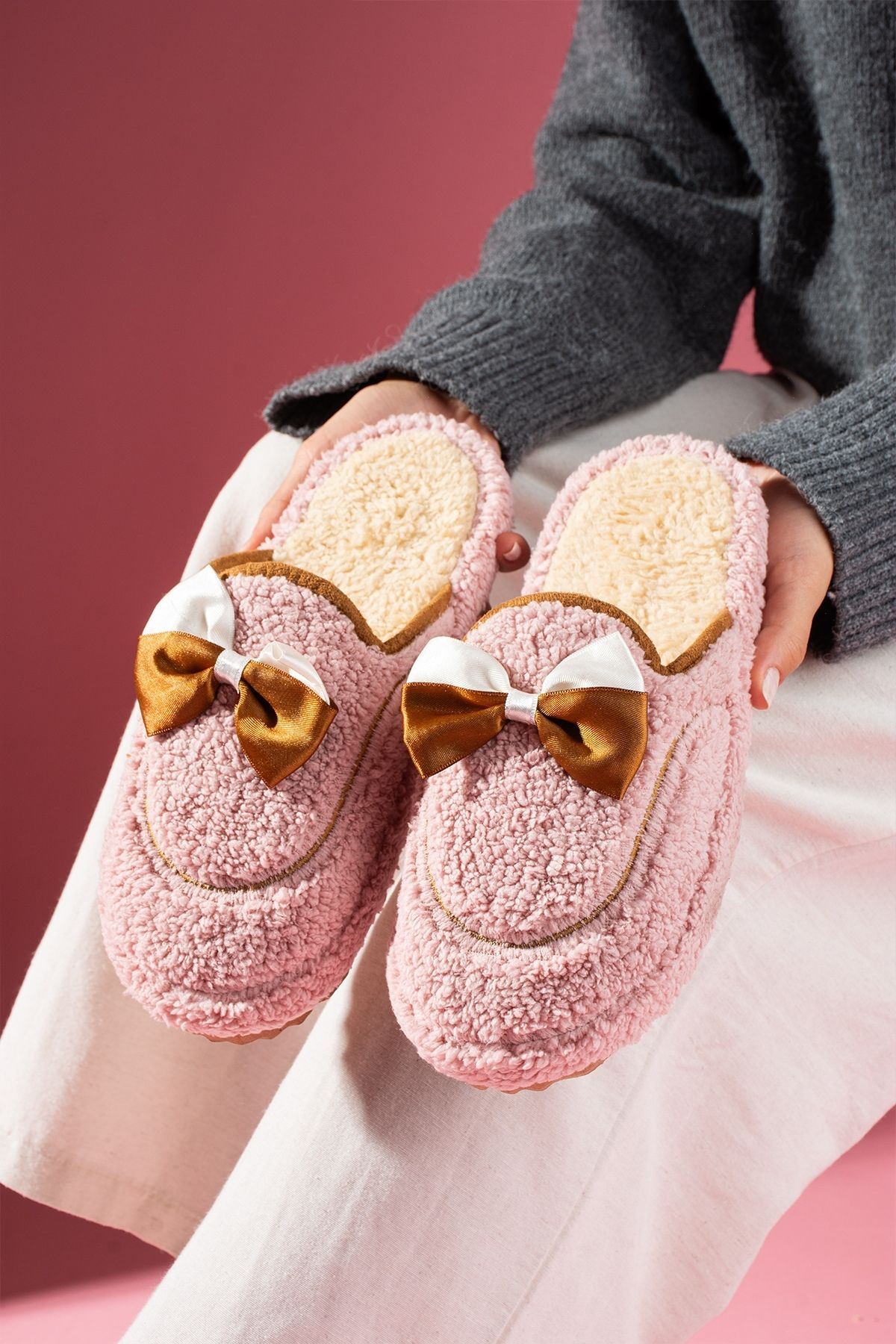 Curry Pudra Fiyonklu Saraç Detaylı Sessiz Taban Ev Terliği