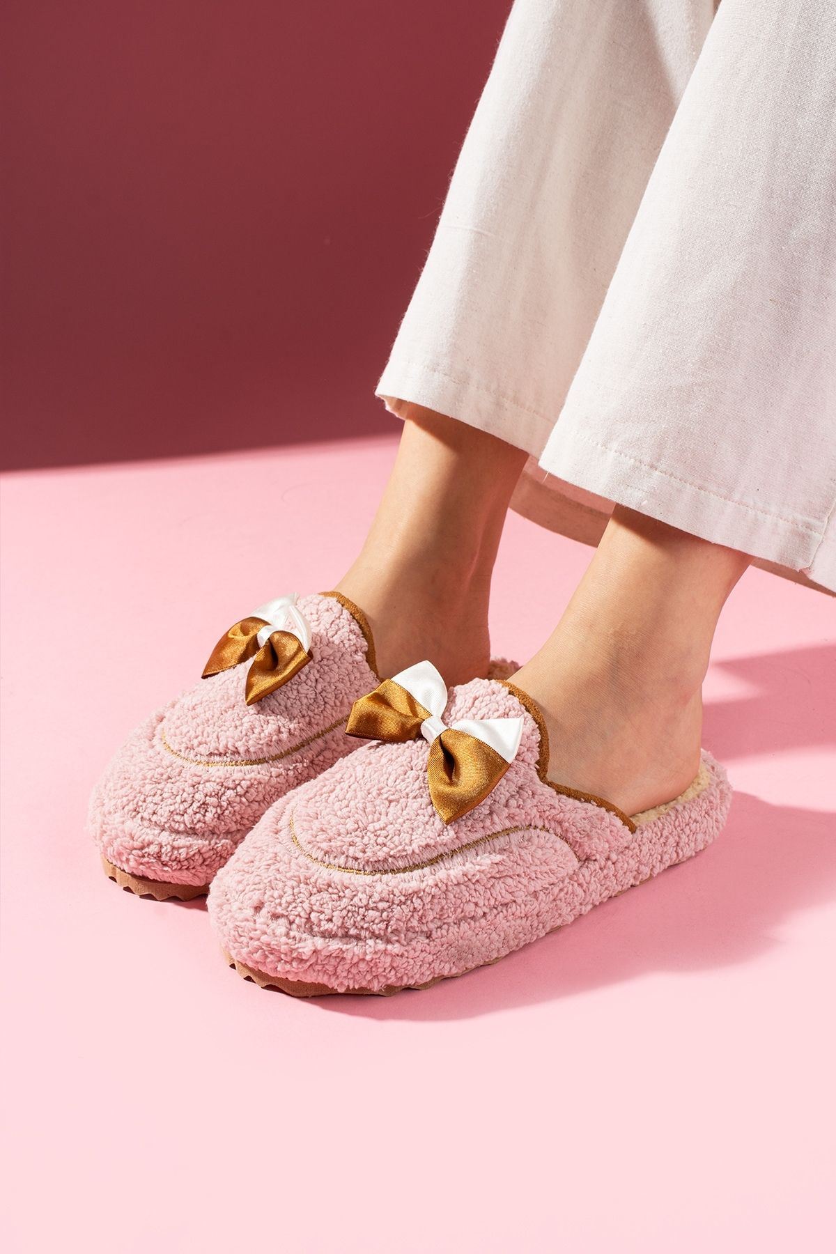 Curry Pudra Fiyonklu Saraç Detaylı Sessiz Taban Ev Terliği