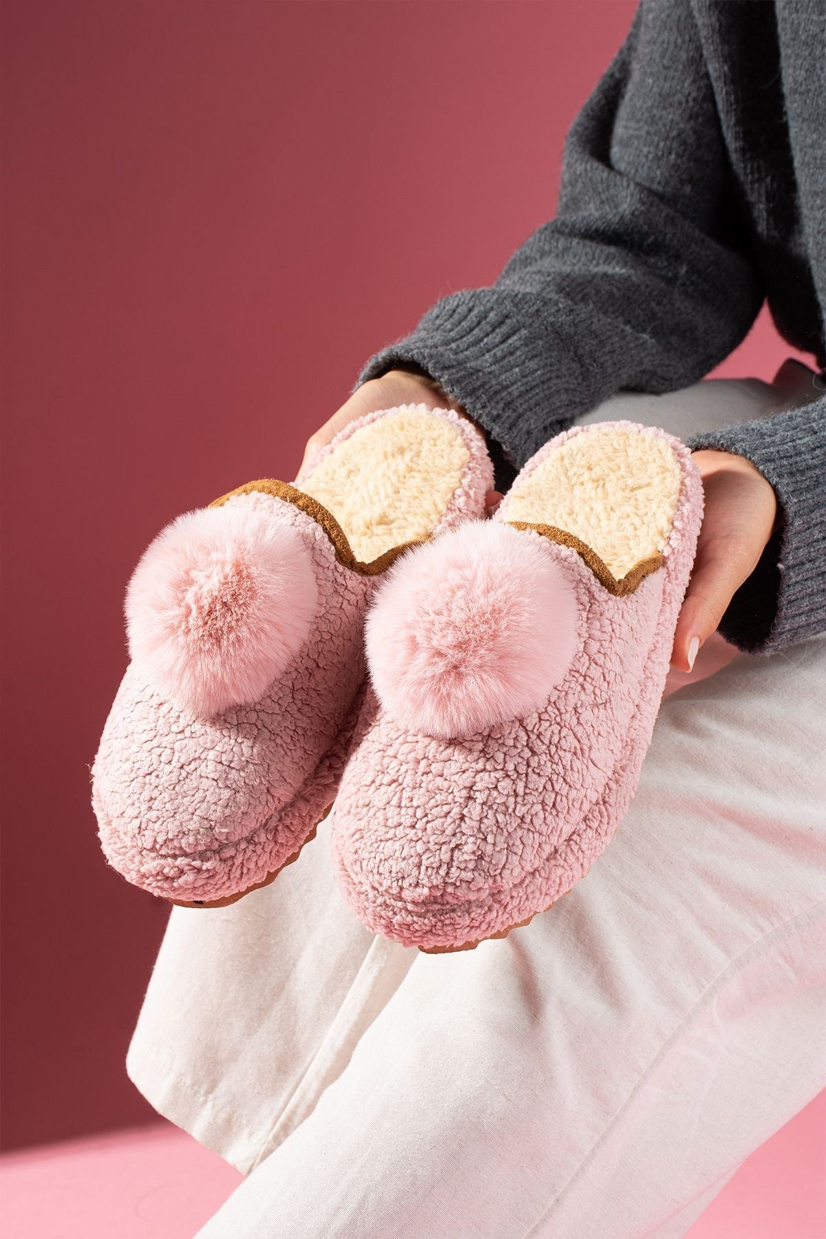 Poffina Pudra Ponponlu Saraç Detaylı Sessiz Taban Ev Terliği