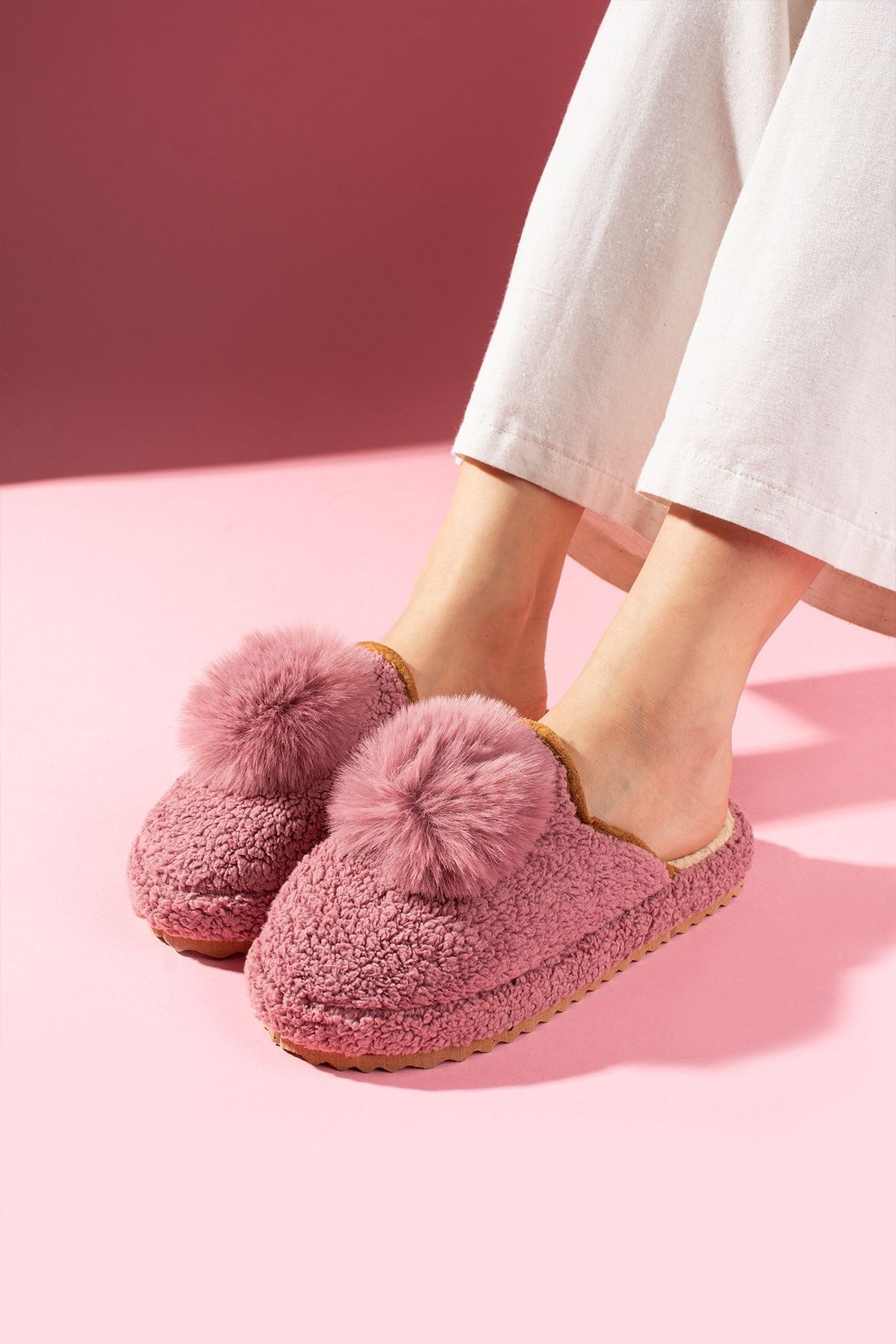 Poffina Pembe Ponponlu Saraç Detaylı Sessiz Taban Ev Terliği