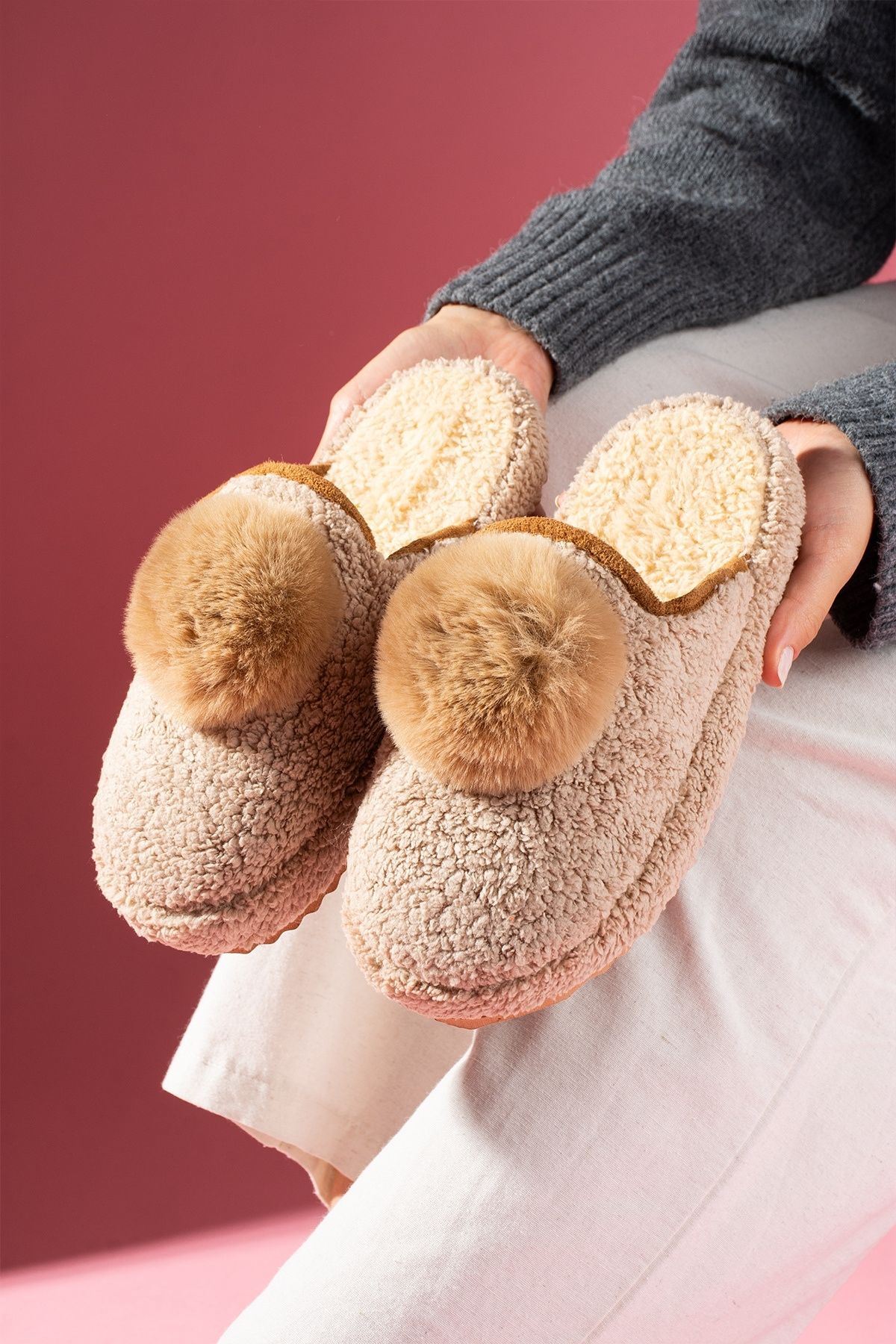 Poffina Vizon Ponponlu Saraç Detaylı Sessiz Taban Ev Terliği