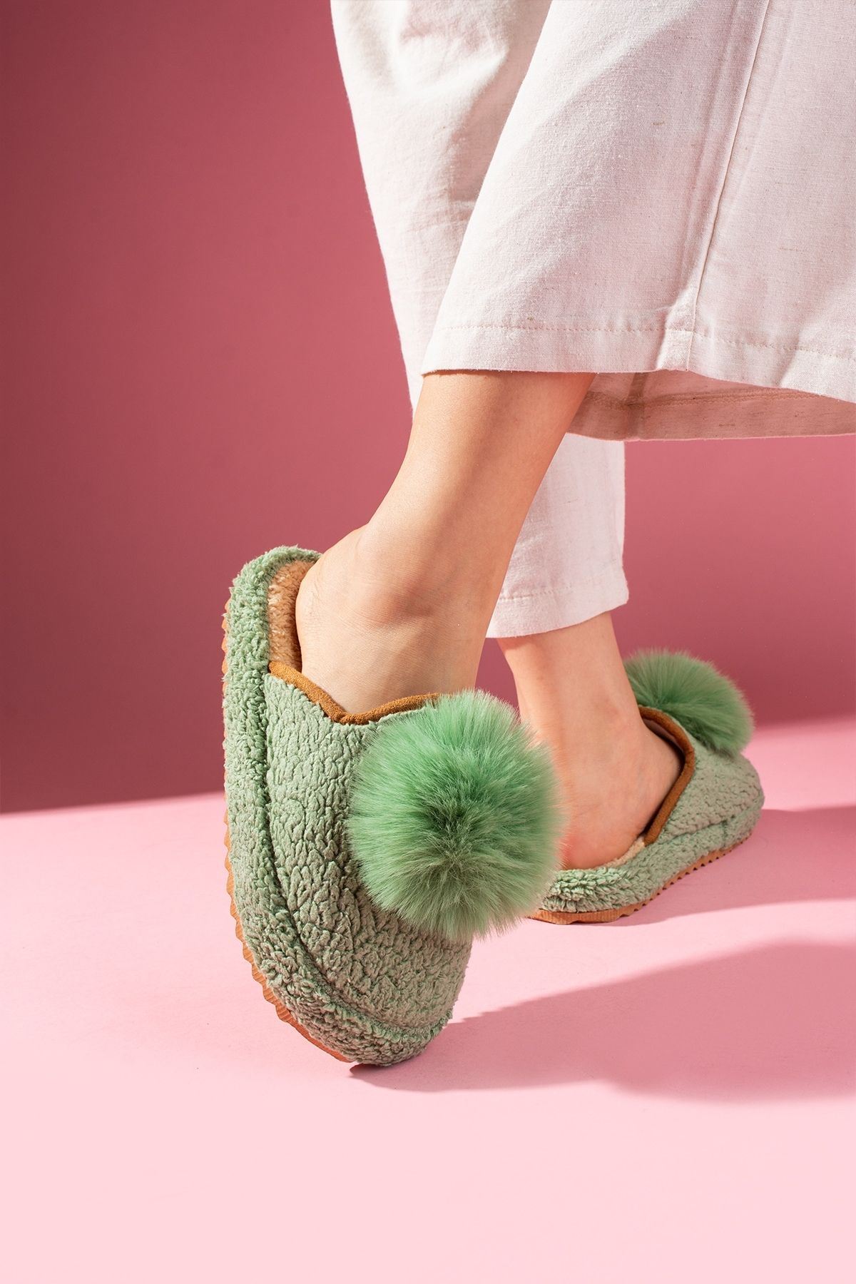 Poffina Mint Yeşili Ponponlu Saraç Detaylı Sessiz Taban Ev Terliği