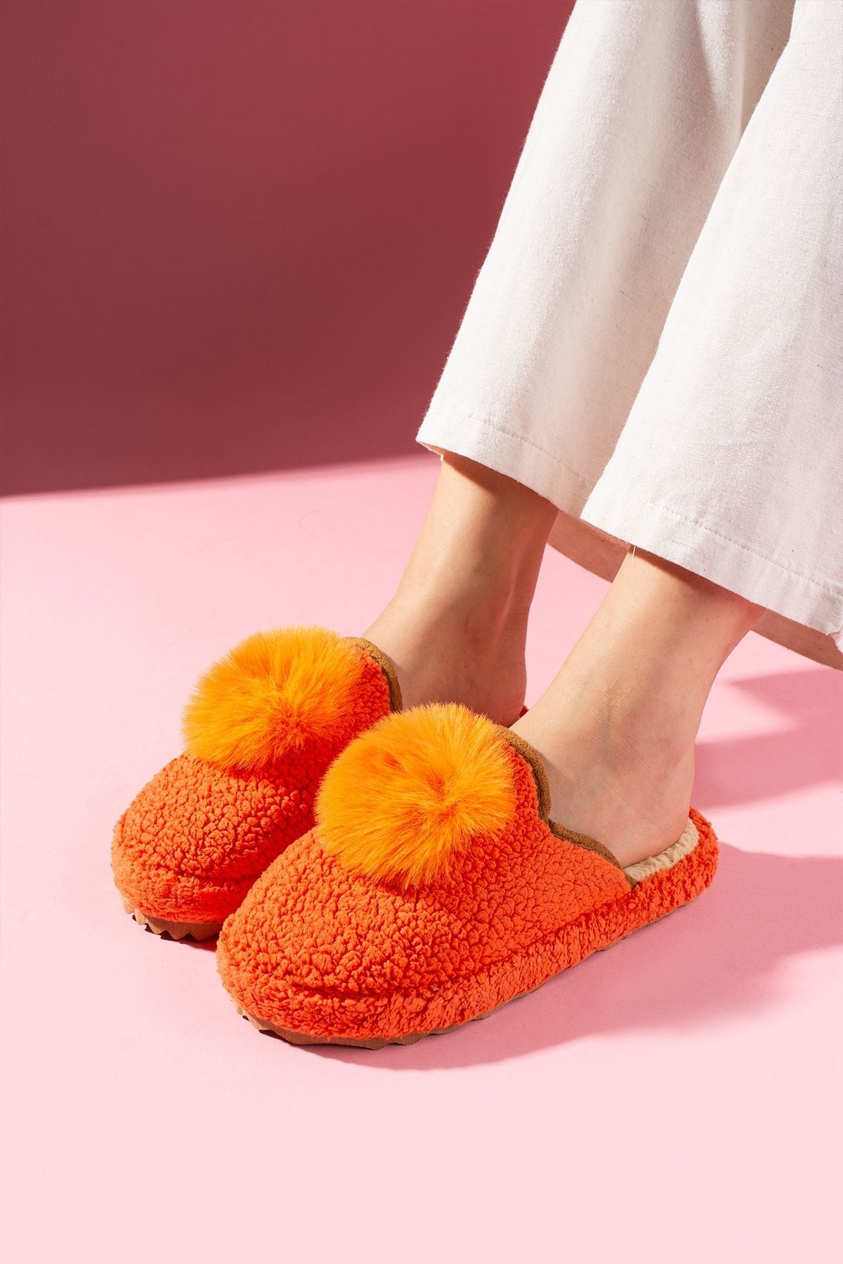 Poffina Turuncu Ponponlu Saraç Detaylı Sessiz Taban Ev Terliği