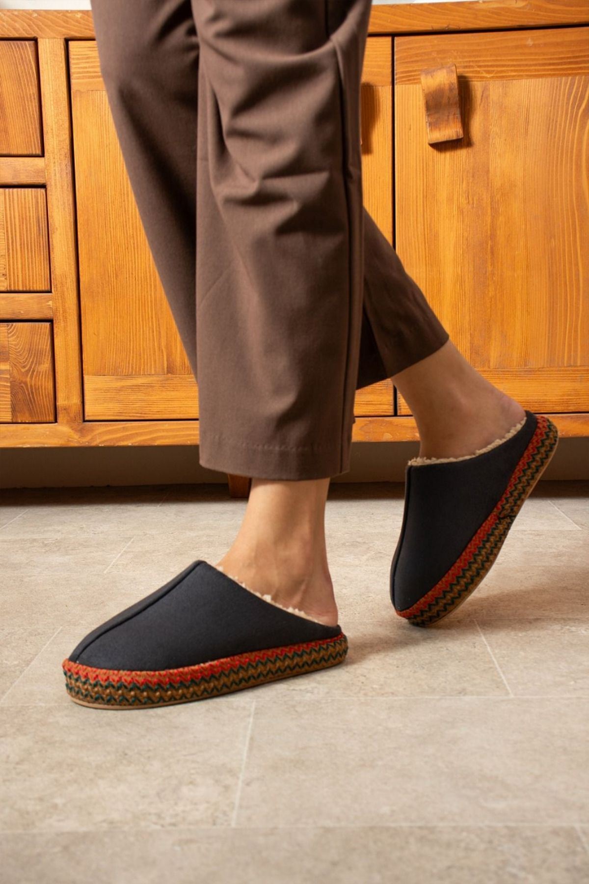 Raffy Antrasit Süet Dikiş Detaylı Yarı Kapalı Sessiz Kaymaz Şerit Kaplamalı Thermo Taban Ev Terliği