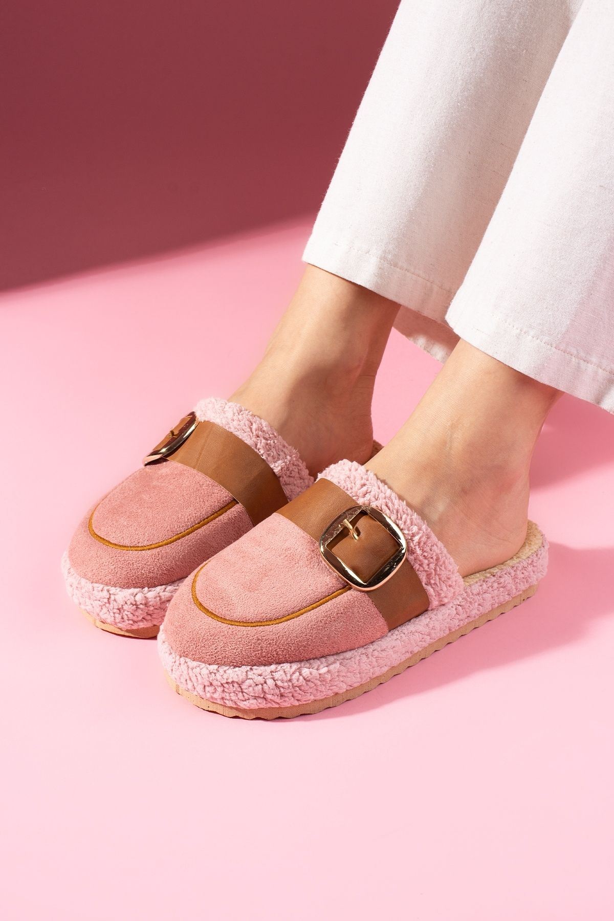 Puffita Pudra Gold Tokalı Kemerli Saraç Detaylı Sessiz Taban Ev Terliği