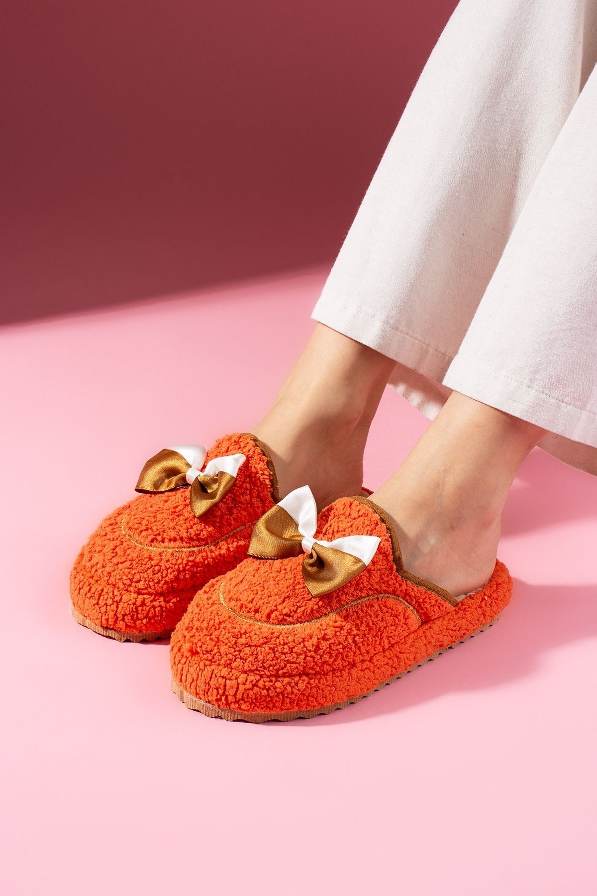 Curry Turuncu Fiyonklu Saraç Detaylı Sessiz Taban Ev Terliği