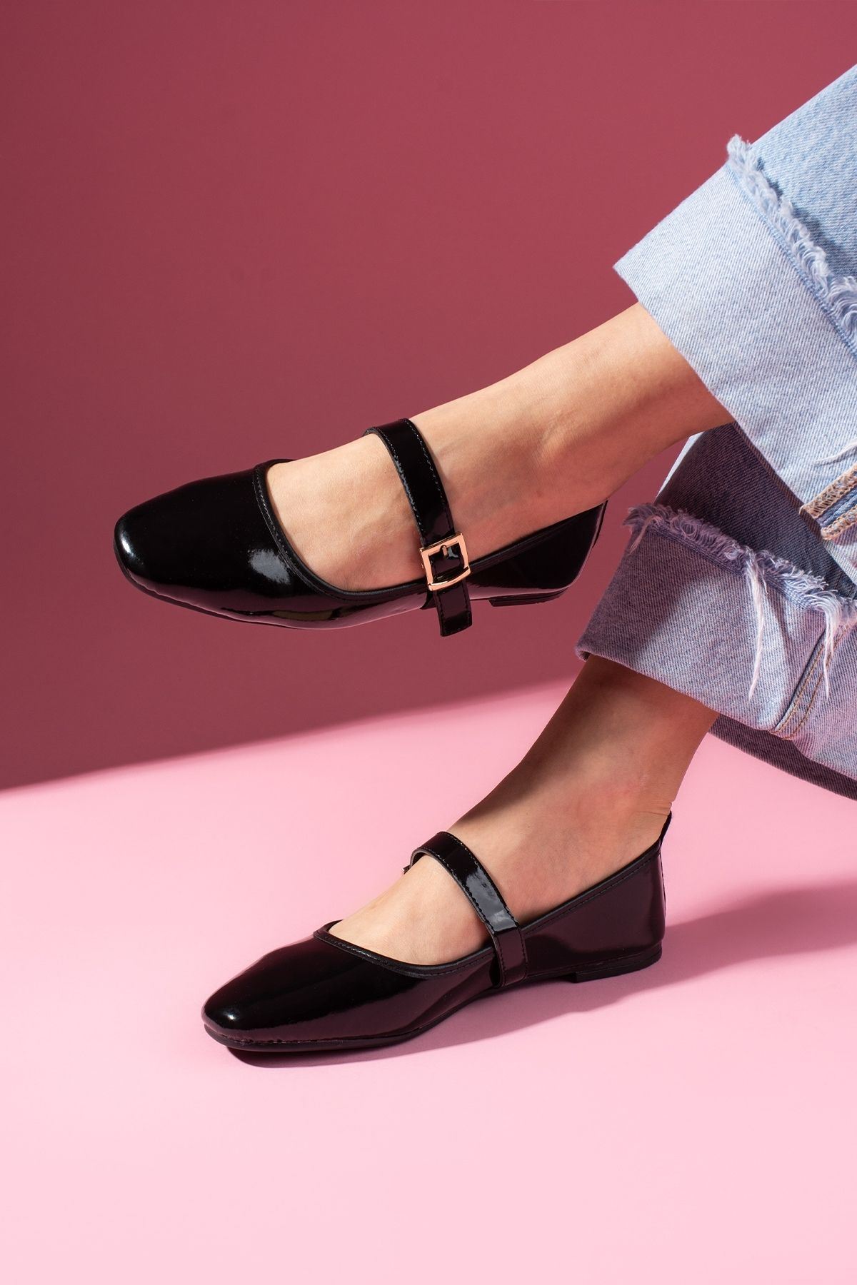 Valessa Siyah Rugan Gold Tokalı Kemer Bantlı Babet