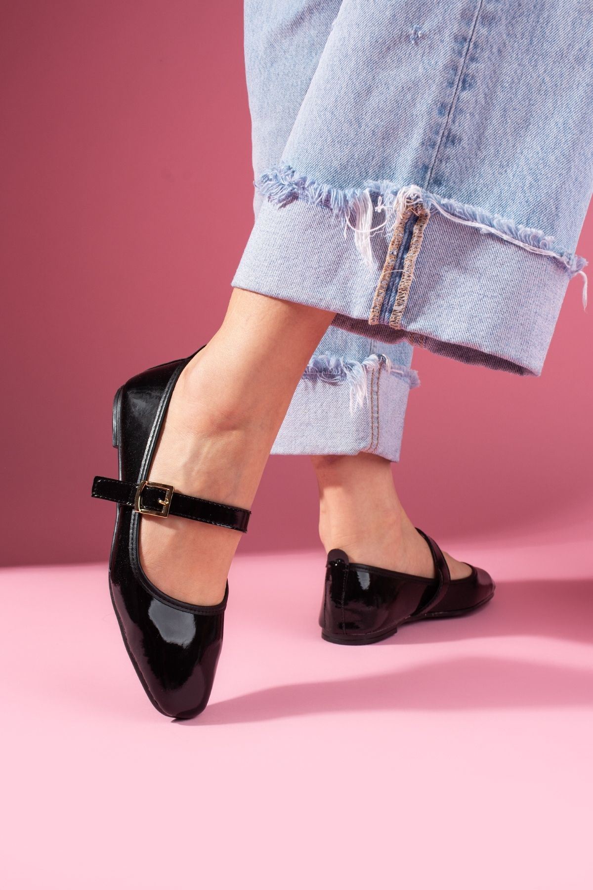 Valessa Siyah Rugan Gold Tokalı Kemer Bantlı Babet