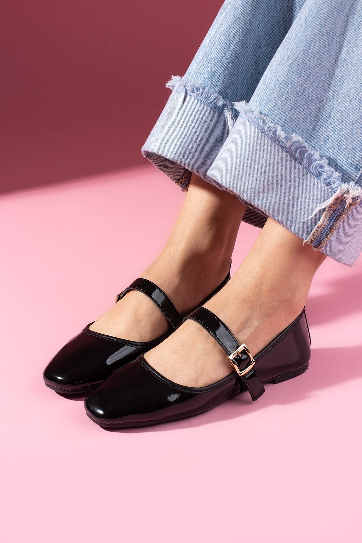 Valessa Siyah Rugan Gold Tokalı Kemer Bantlı Babet