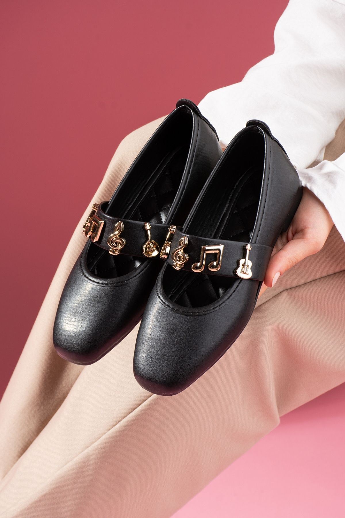 Melora Siyah Cilt Gold Nota Aksesuar Bantlı Babet