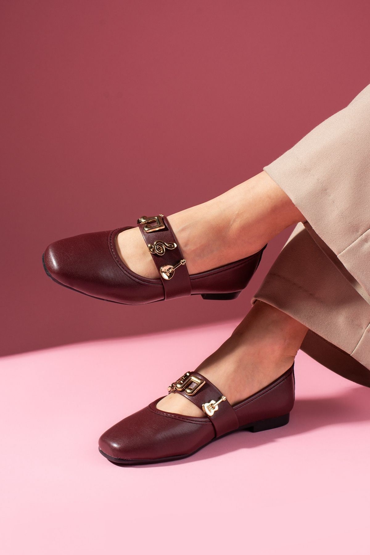 Melora Bordo Cilt Gold Nota Aksesuar Bantlı Babet