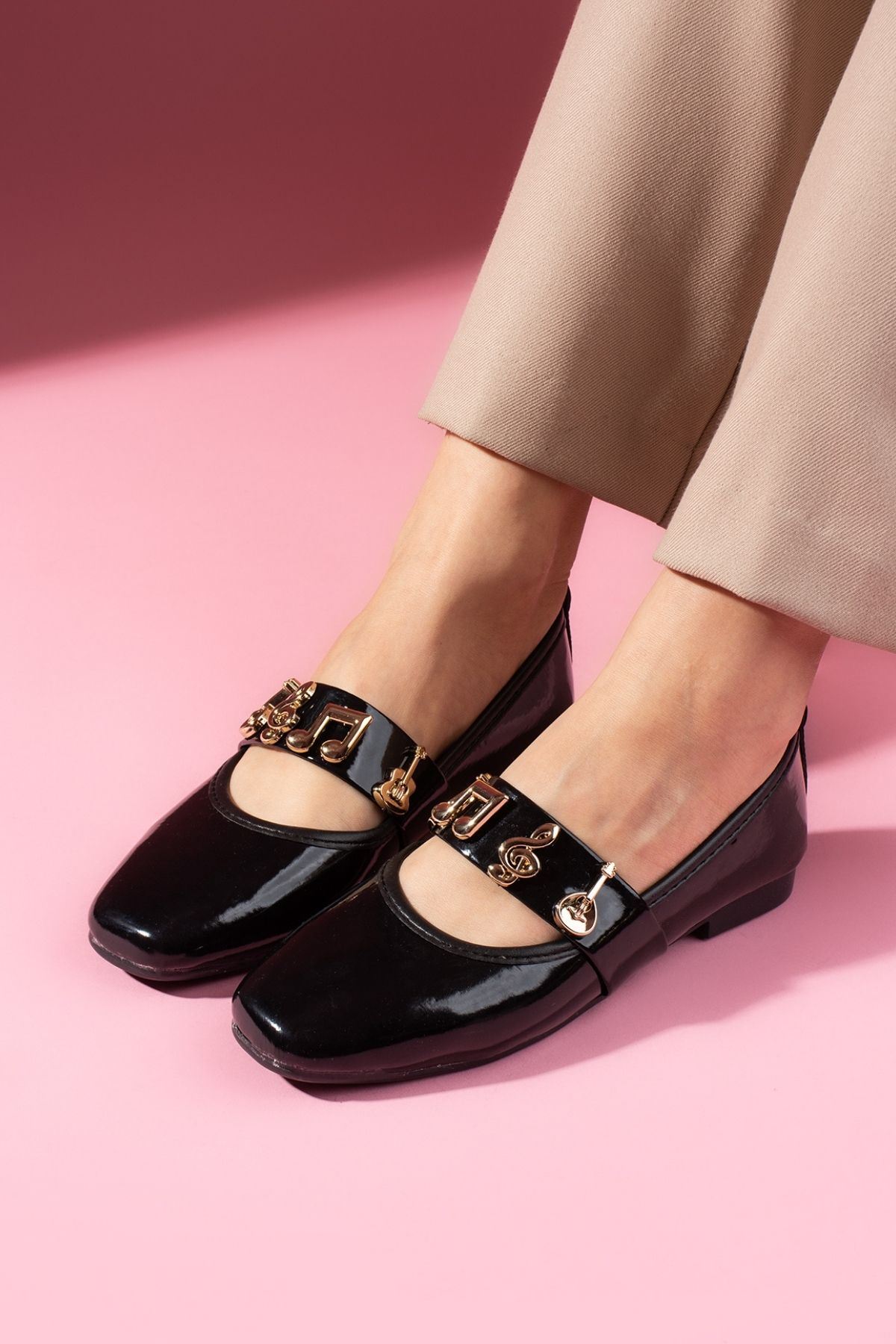 Melora Siyah Rugan Gold Nota Aksesuar Bantlı Babet