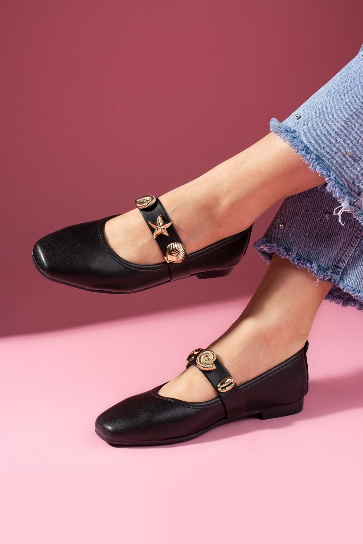 Marina Siyah Cilt Deniz Kabuğu Yıldız Aksesuar Bantlı Babet