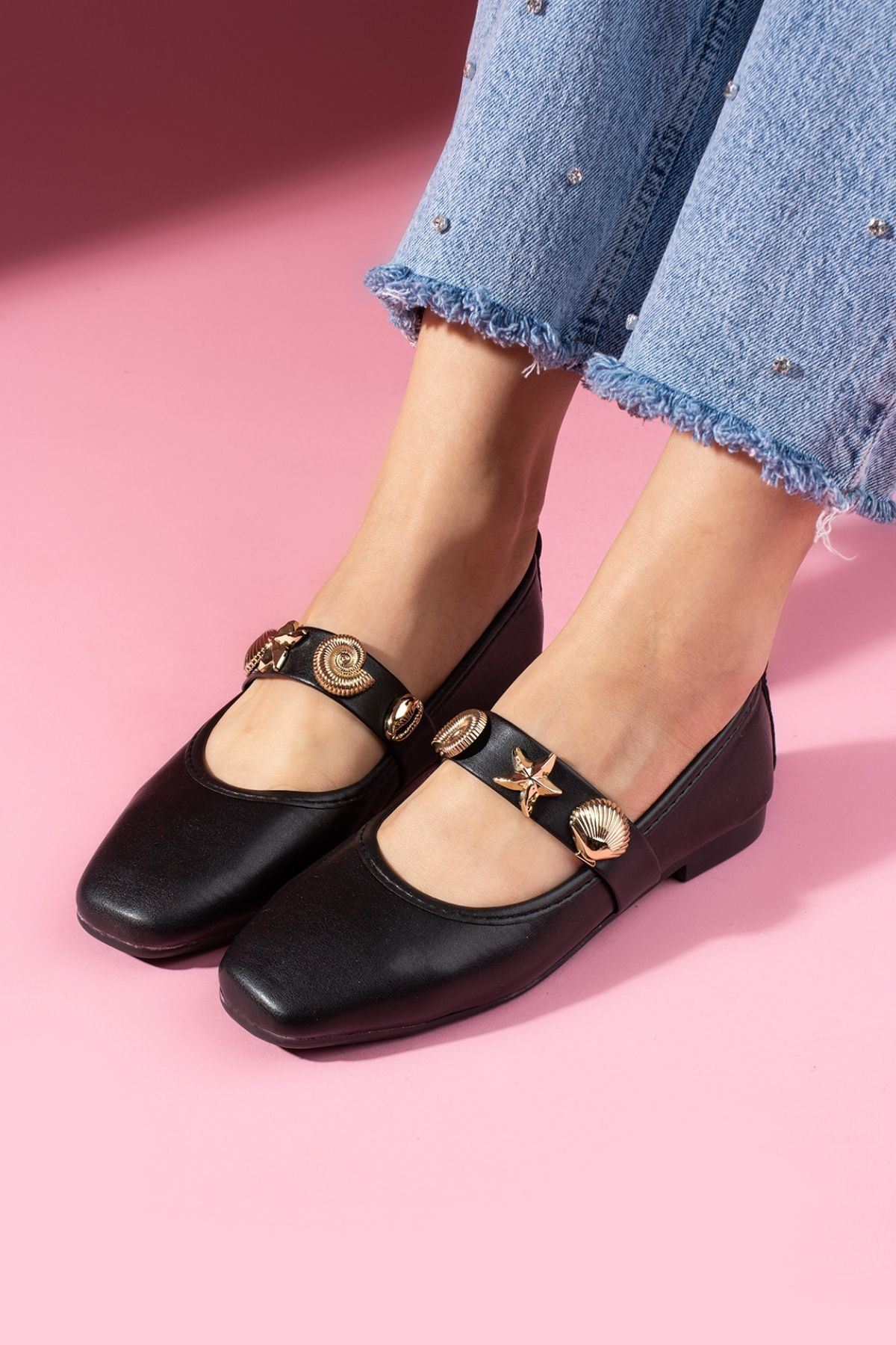 Marina Siyah Cilt Deniz Kabuğu Yıldız Aksesuar Bantlı Babet