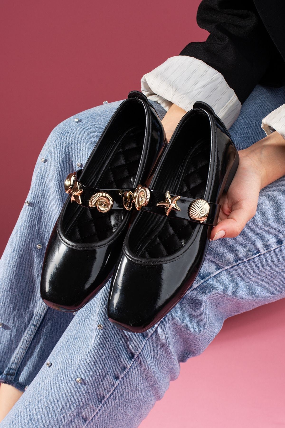 Marina Siyah Rugan Deniz Kabuğu Yıldız Aksesuar Bantlı Babet