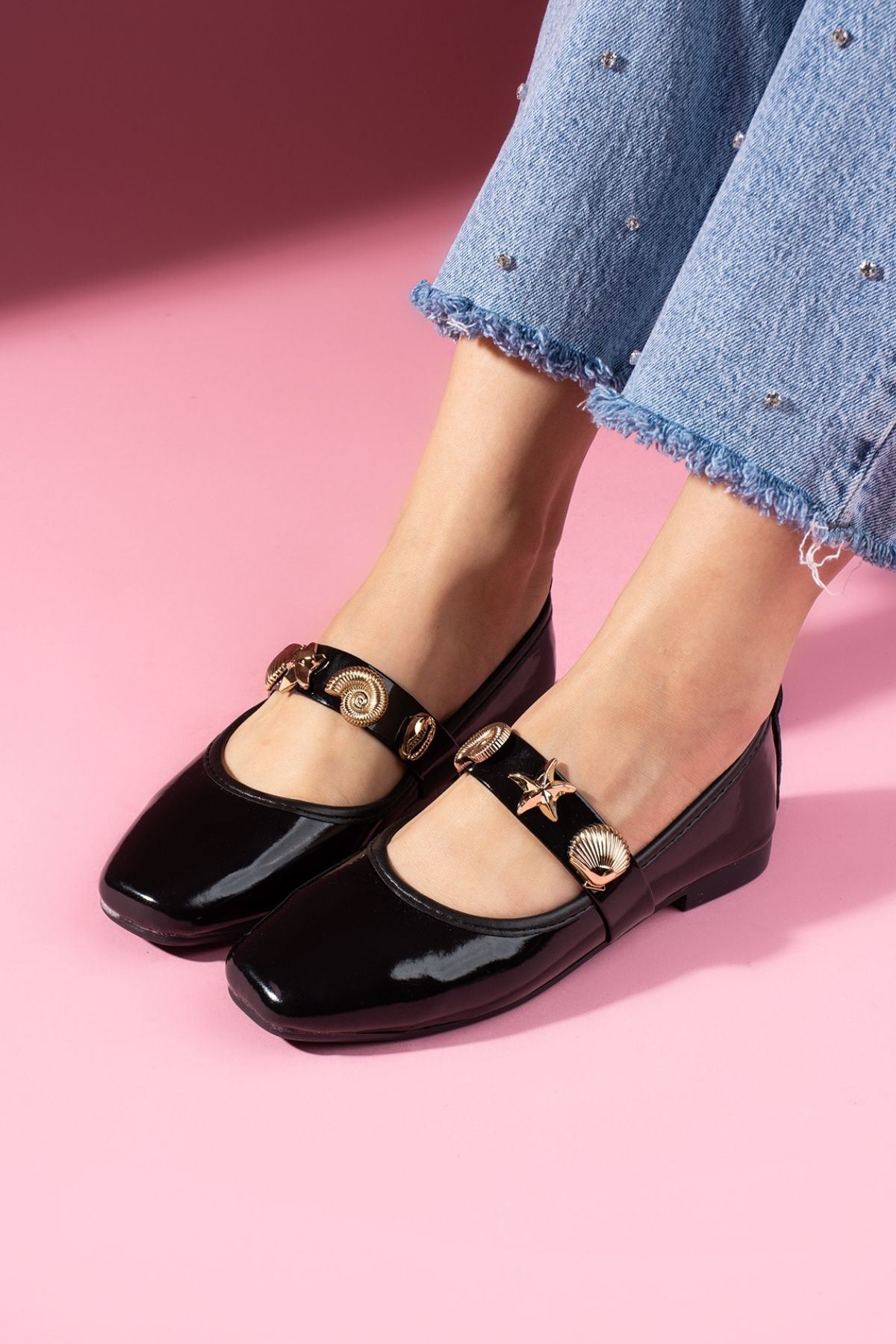 Marina Siyah Rugan Deniz Kabuğu Yıldız Aksesuar Bantlı Babet