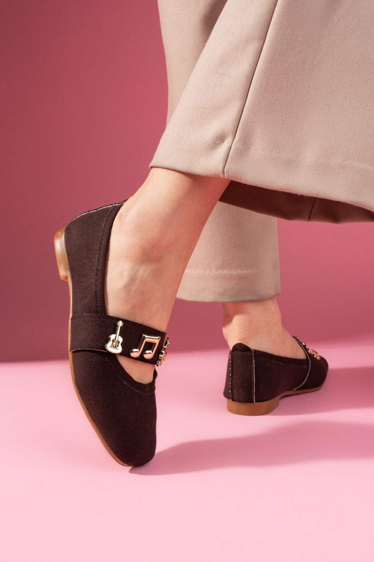 Melora Kahverengi Süet Gold Nota Aksesuar Bantlı Babet