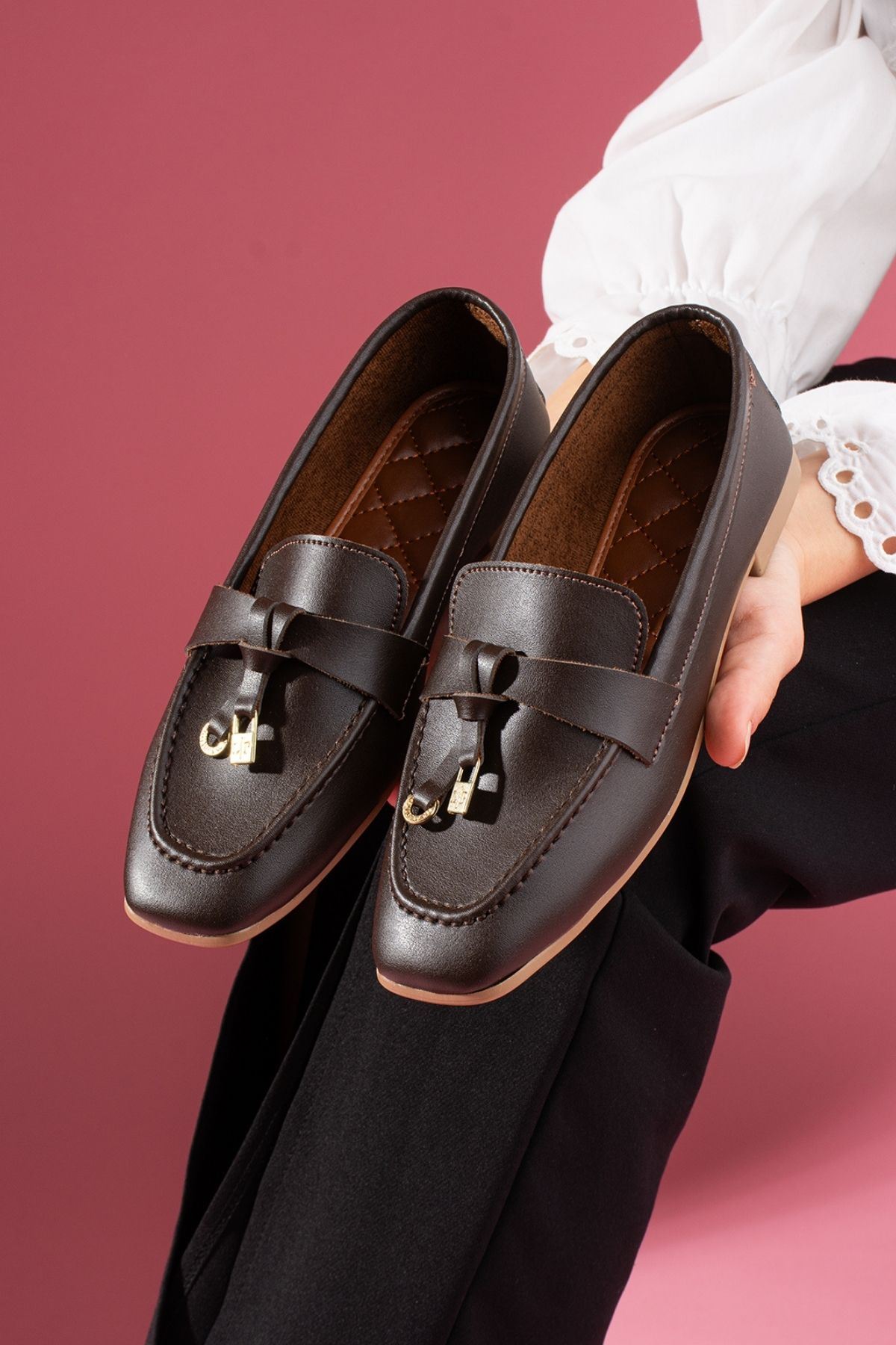 Viona Kahverengi Cilt Saraçlı Mini Fiyonk Aksesuarlı Loafer Babet