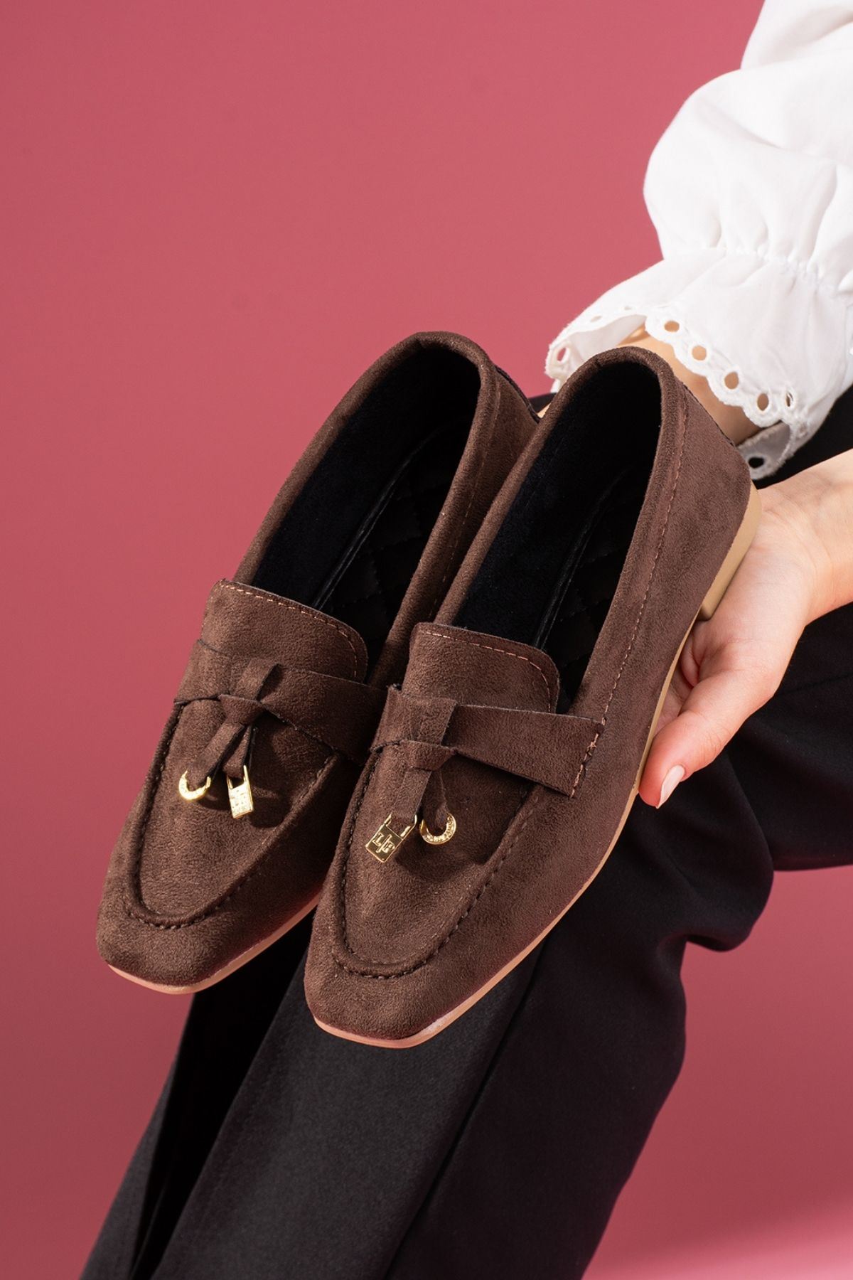 Viona Kahverengi Süet Saraçlı Mini Fiyonk Aksesuarlı Loafer Babet