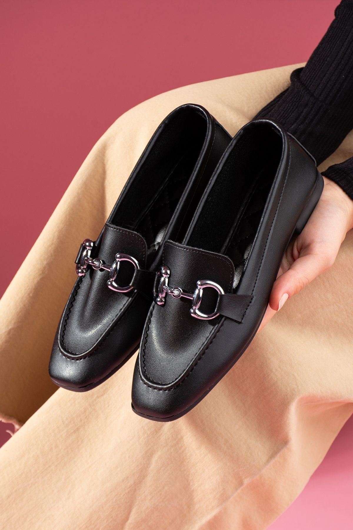 Arven Siyah Cilt Saraçlı Tokalı Loafer Babet