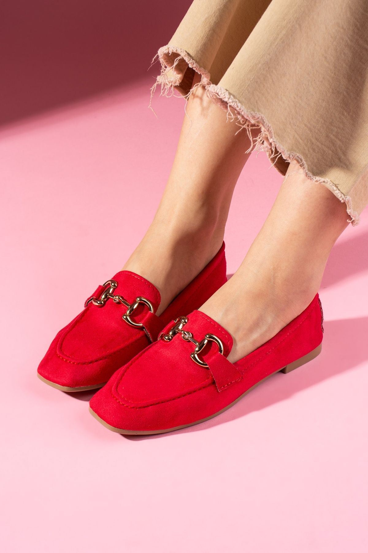 Arven Kırmızı Süet Saraçlı Gold Tokalı Loafer Babet