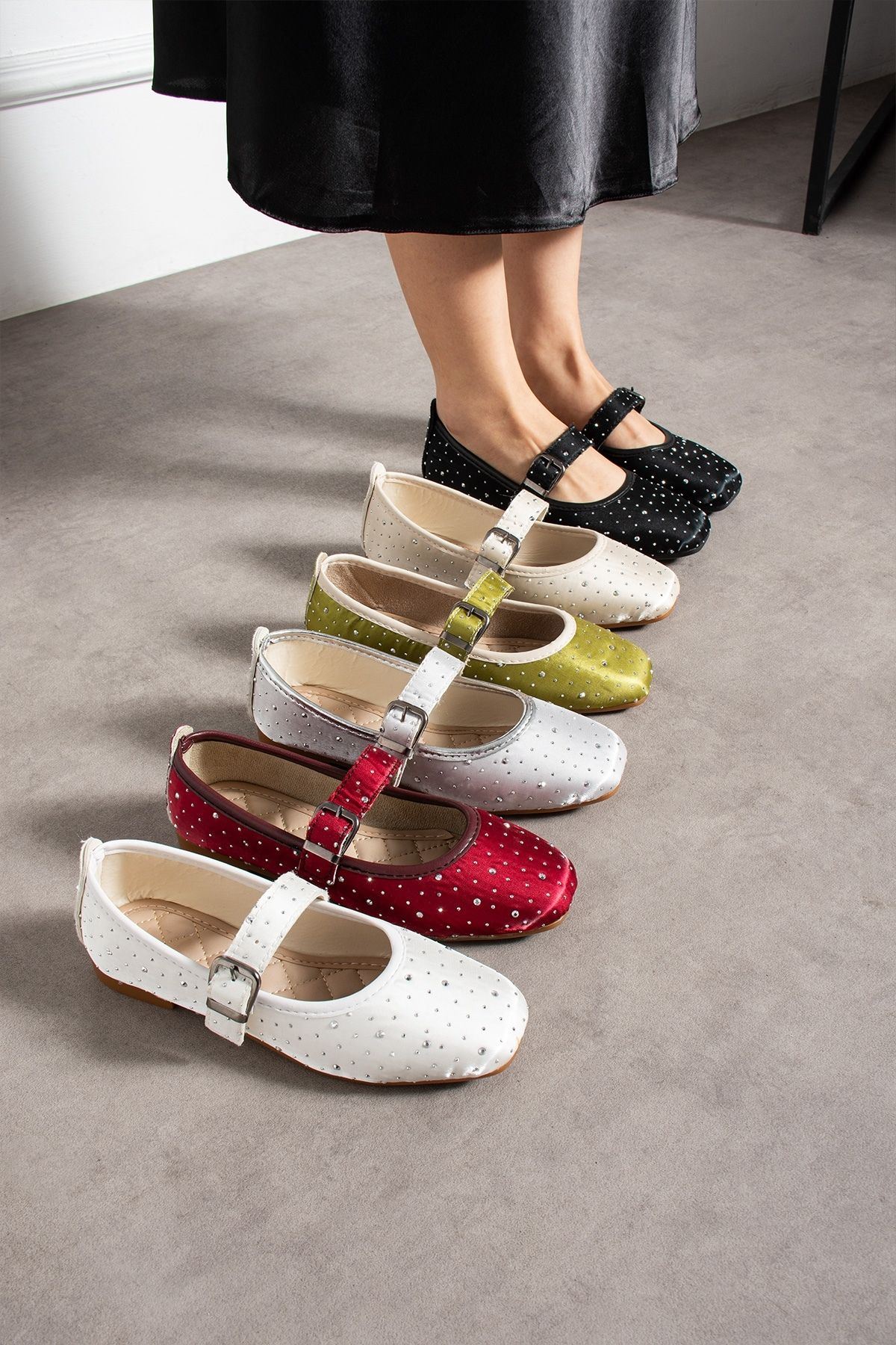 Adora Siyah Saten Taşlı Gümüş Tokalı Kalın Bantlı Babet