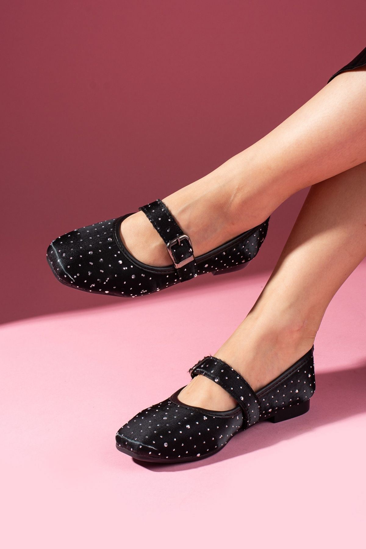 Adora Siyah Saten Taşlı Gümüş Tokalı Kalın Bantlı Babet