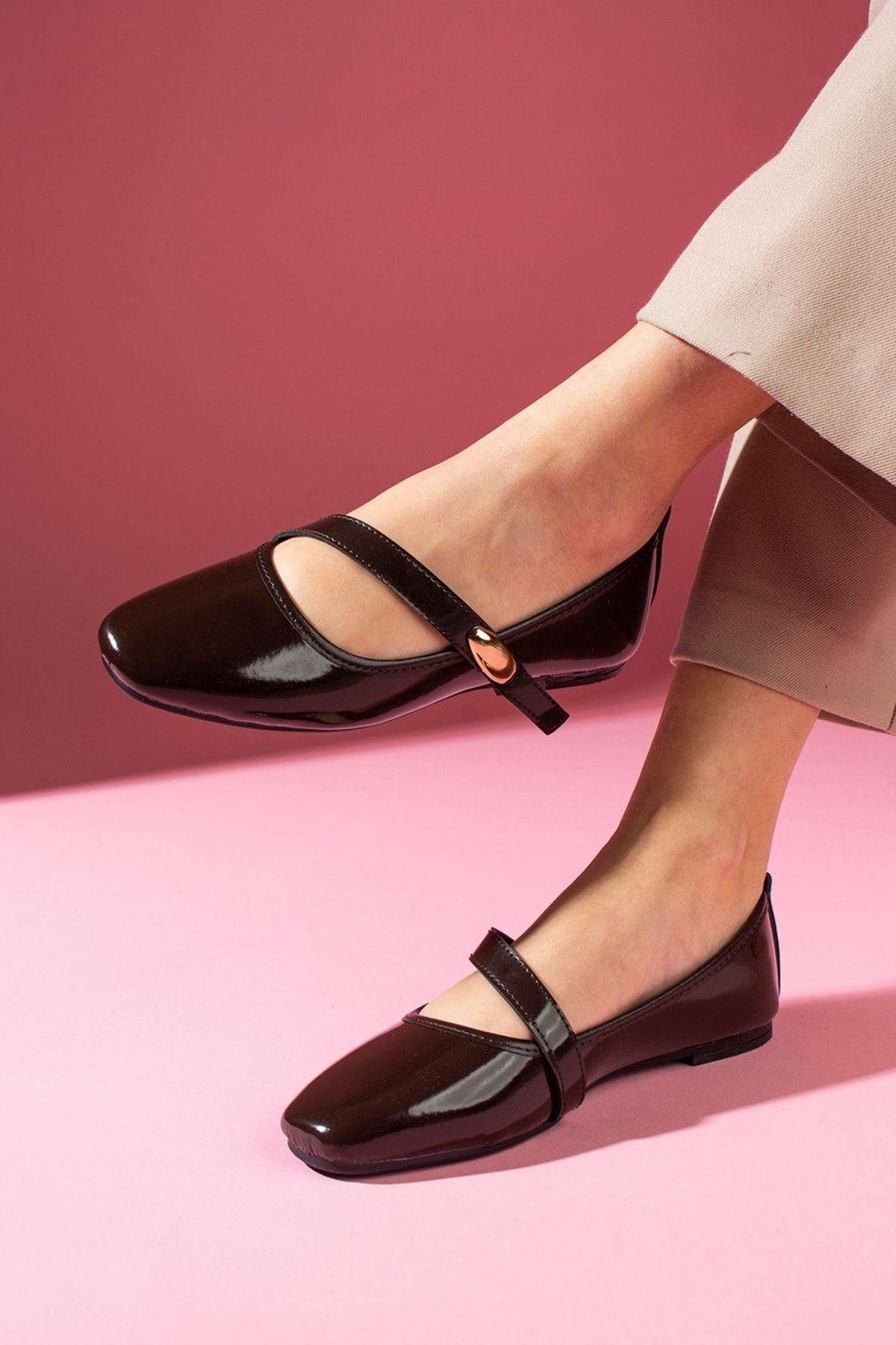 Olivia Kahverengi Rugan Gold Damla Aksesuarlı İnce Bantlı Babet