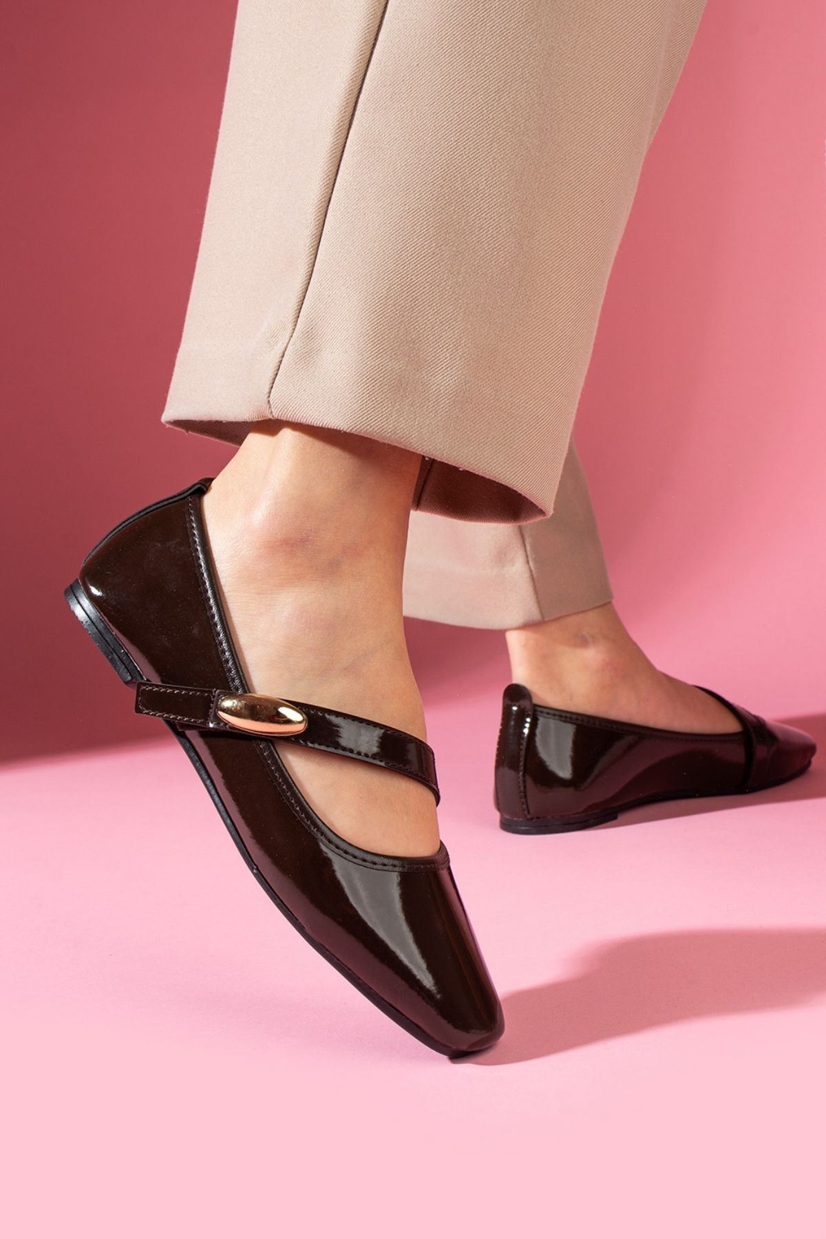 Olivia Kahverengi Rugan Gold Damla Aksesuarlı İnce Bantlı Babet