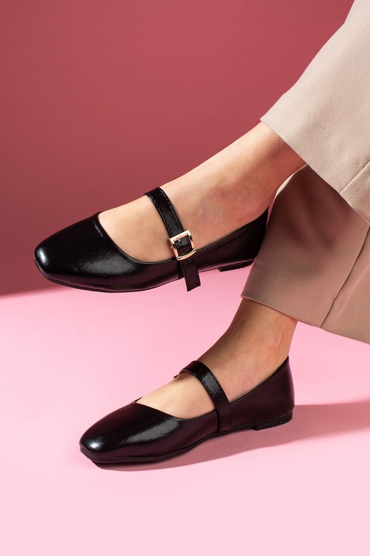 Elise Siyah Cilt Gold Tokalı Kemer Bantlı Babet