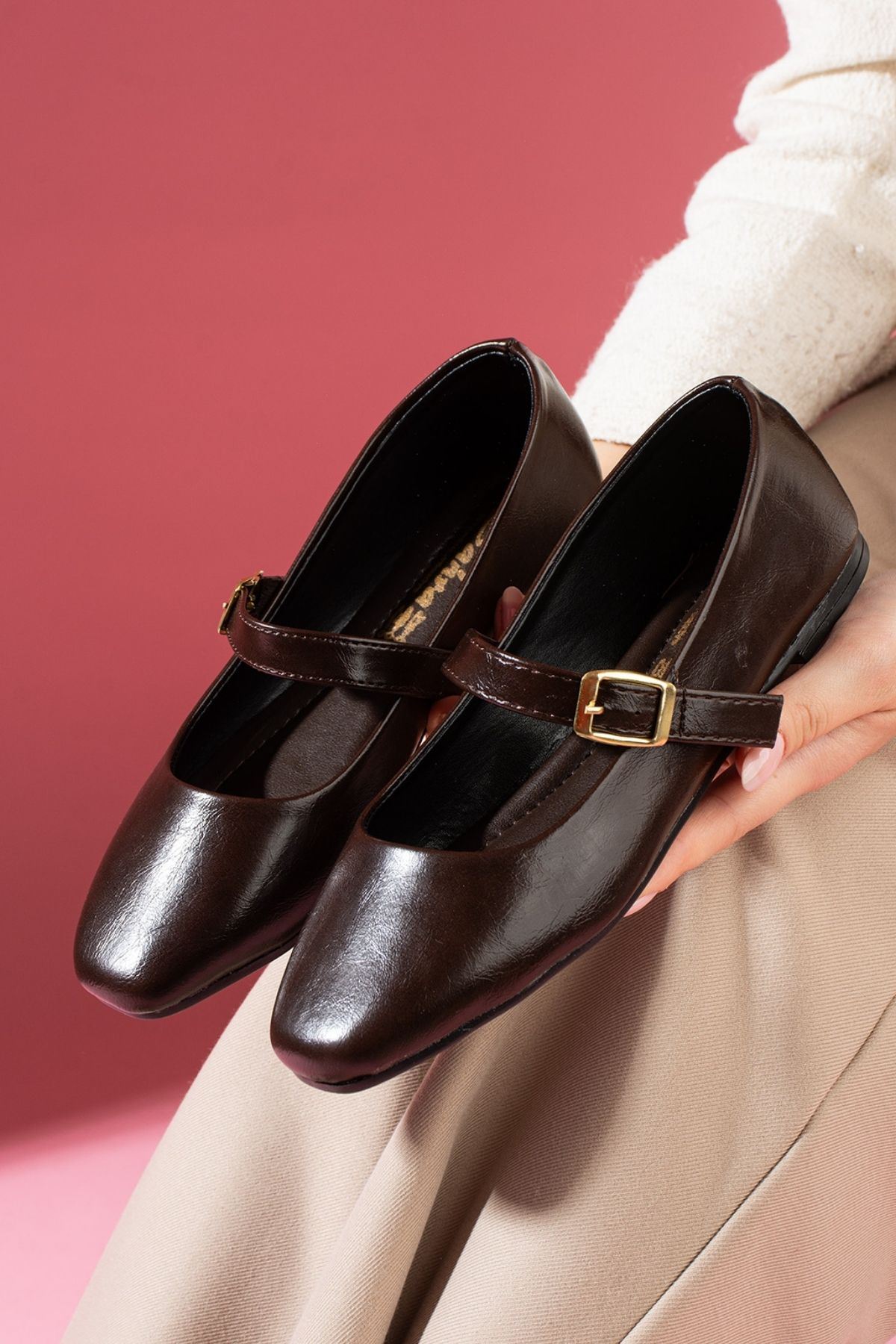 Elise Kahverengi Cilt Gold Tokalı Kemer Bantlı Babet