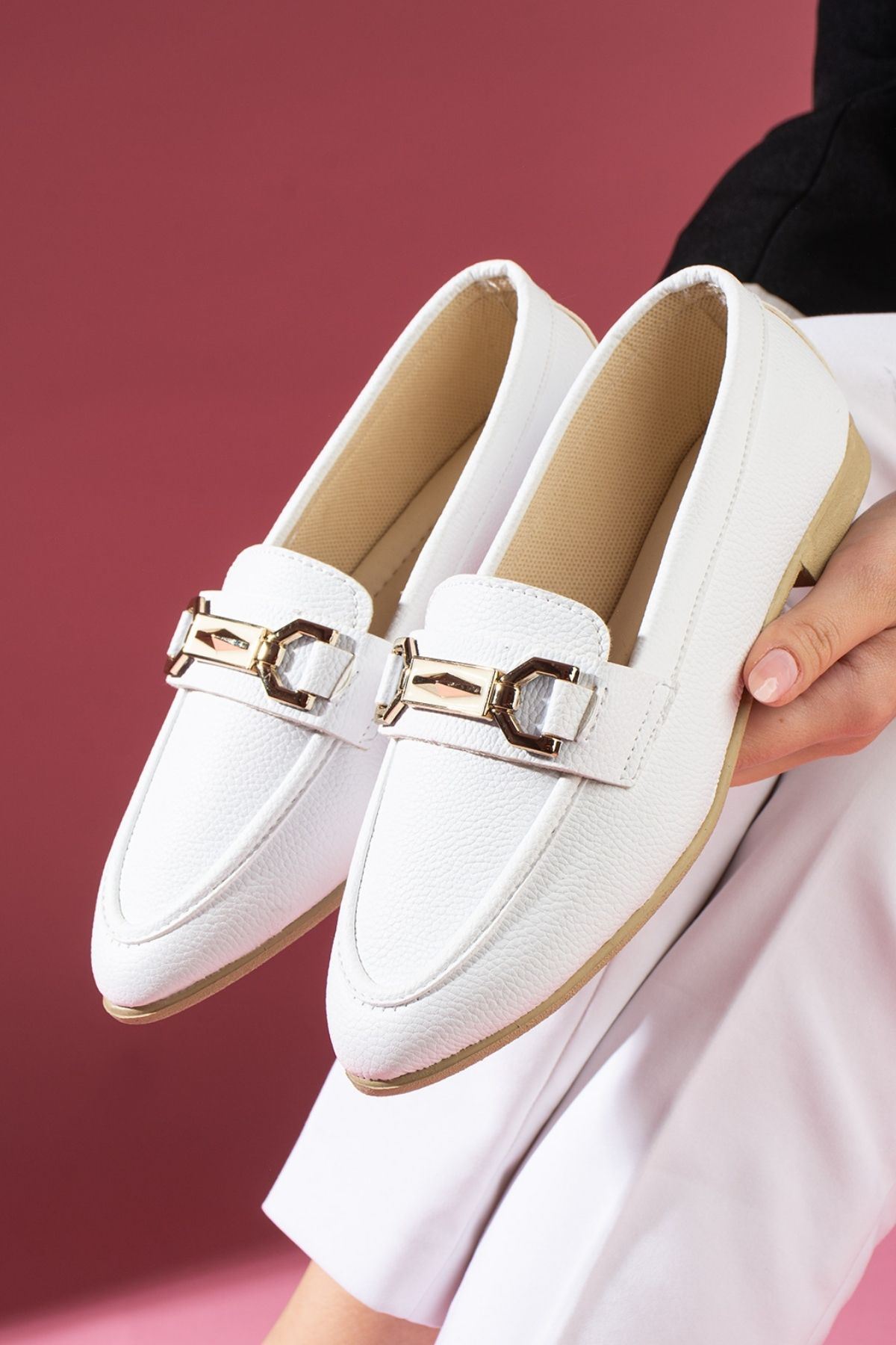 Lucia Beyaz Gold Zincir Aksesuarlı Loafer Babet