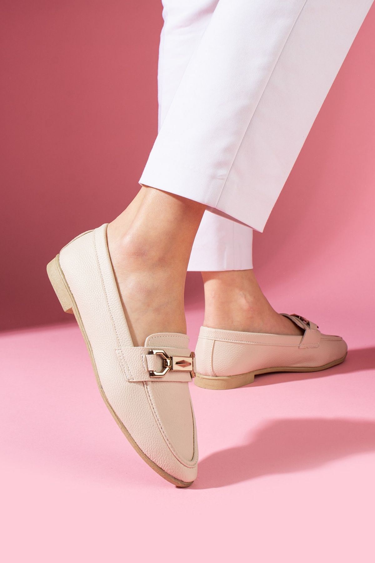 Lucia Bej Gold Zincir Aksesuarlı Loafer Babet