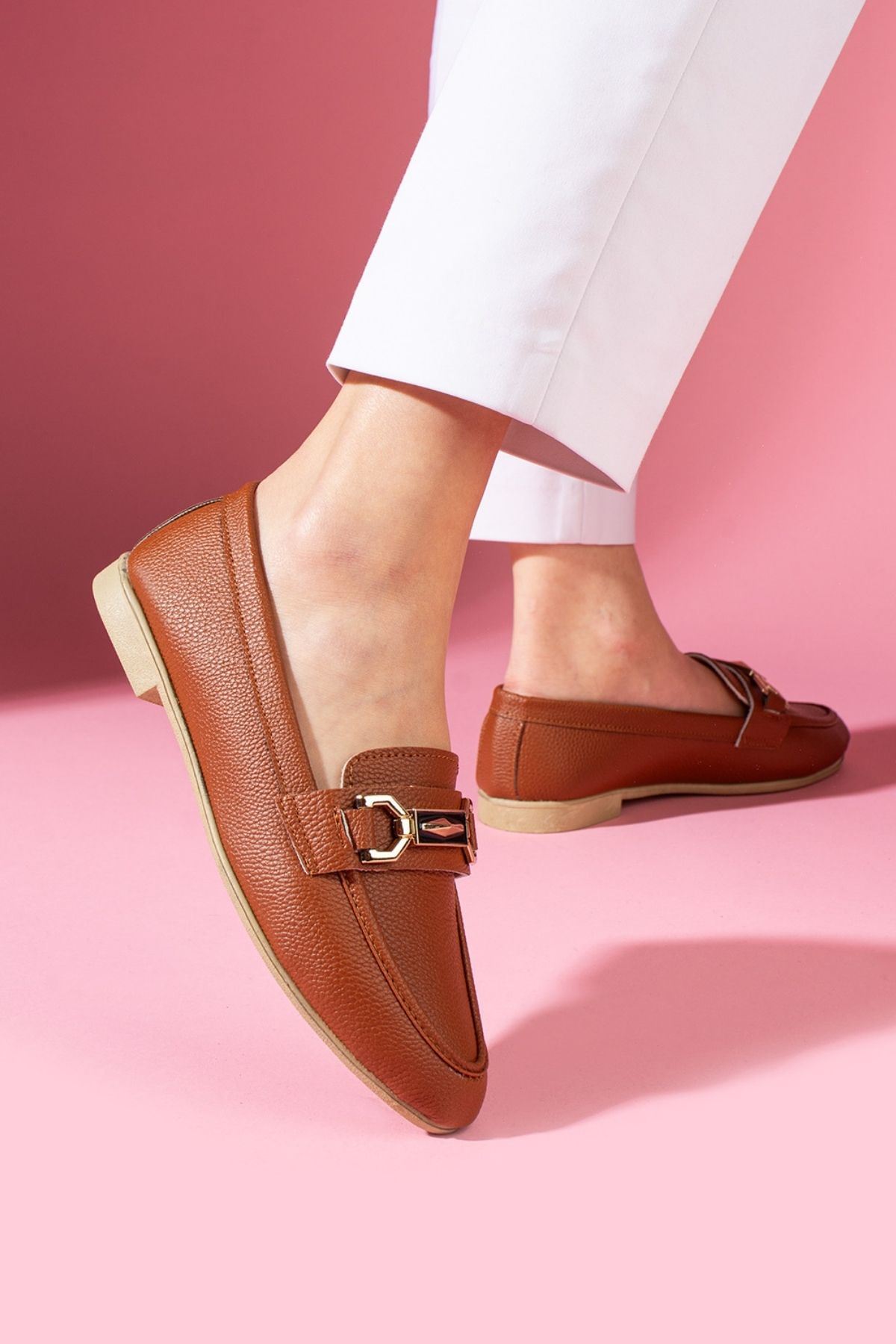 Lucia Taba Gold Zincir Aksesuarlı Loafer Babet