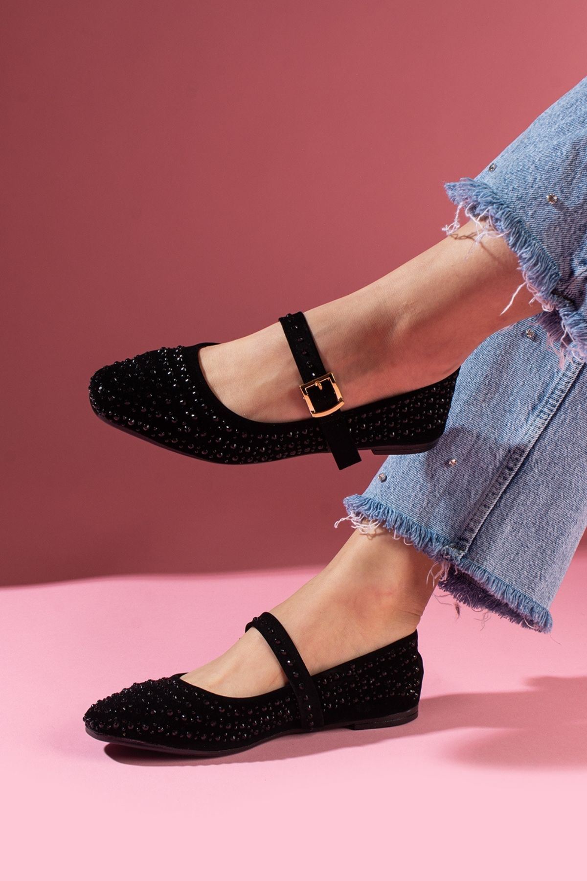 Renata Siyah Süet Taş İşlemeli Gold Tokalı Kemer Bantlı Babet