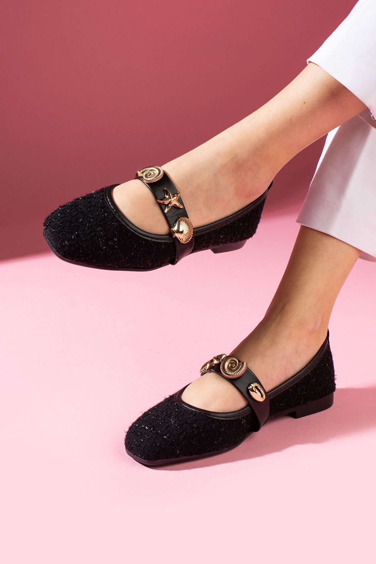 Veneta Siyah Simli Kumaş Deniz Kabuğu Yıldız Aksesuar Bantlı Babet