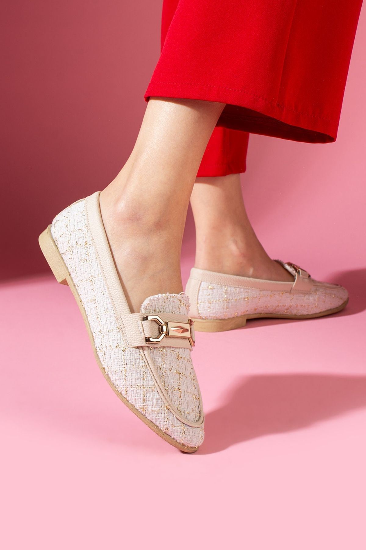 Cassia Bej Simli Kumaş Gold Zincir Aksesuarlı Loafer Babet