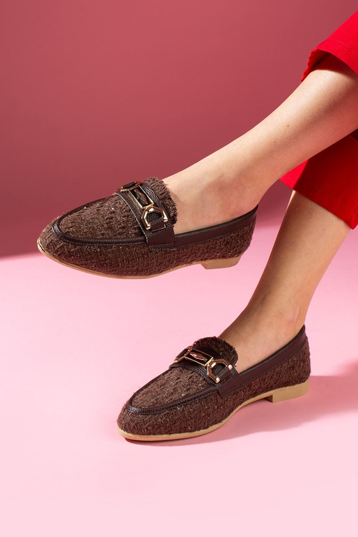 Cassia Kahverengi Simli Kumaş Gold Zincir Aksesuarlı Loafer Babet