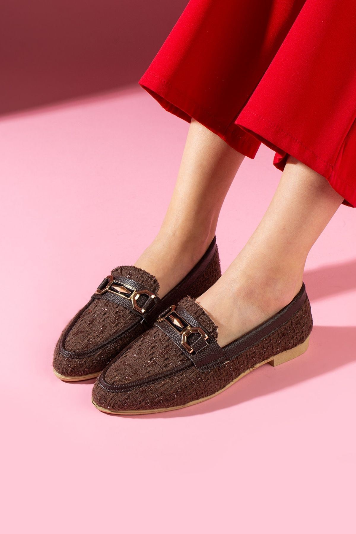 Cassia Kahverengi Simli Kumaş Gold Zincir Aksesuarlı Loafer Babet