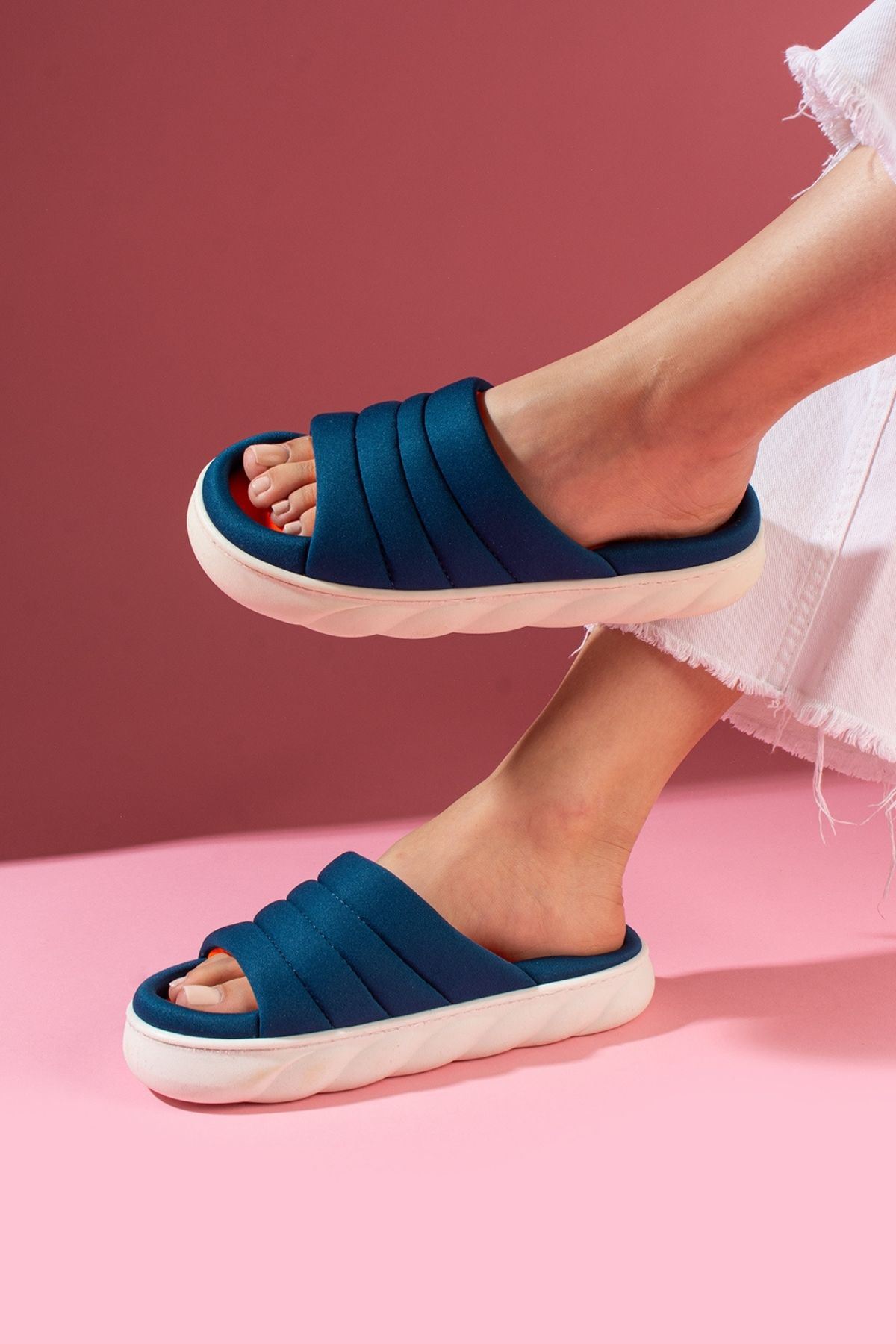 Avenza Lacivert İçi Turuncu Ultra Hafif Bulut Tabanlı Dolgu Bantlı Terlik