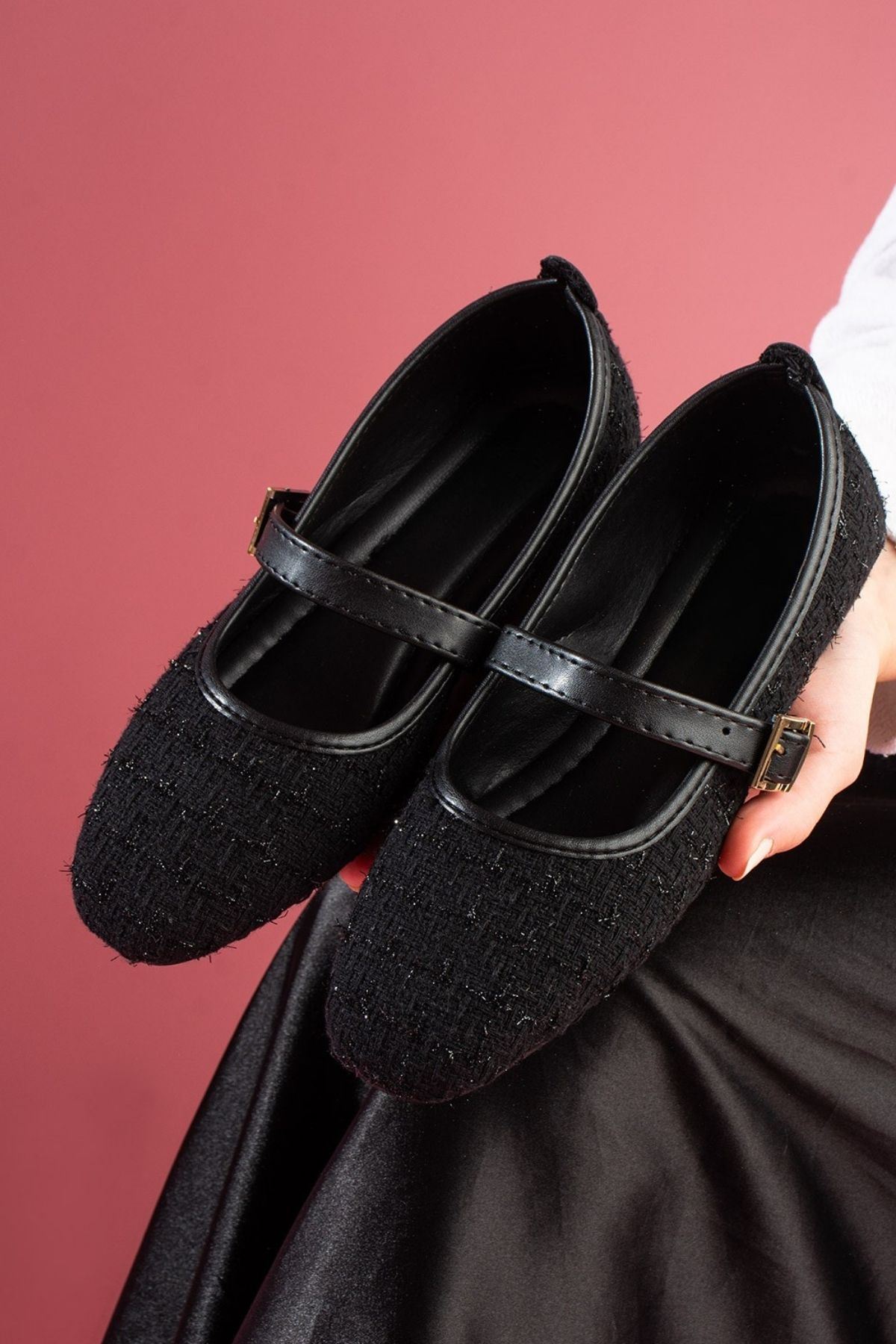 Minerva Siyah Simli Kumaş Gold Tokalı Kemer Bantlı Babet