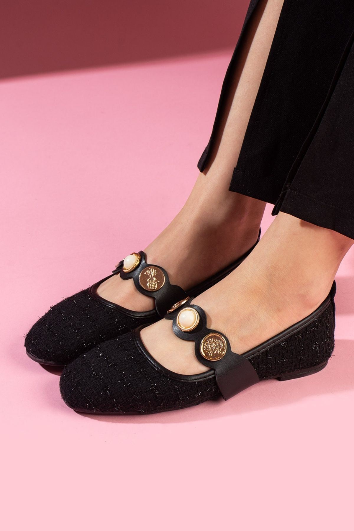 Modena Siyah Simli Kumaş İnci ve Mühür Detaylı Bantlı Babet