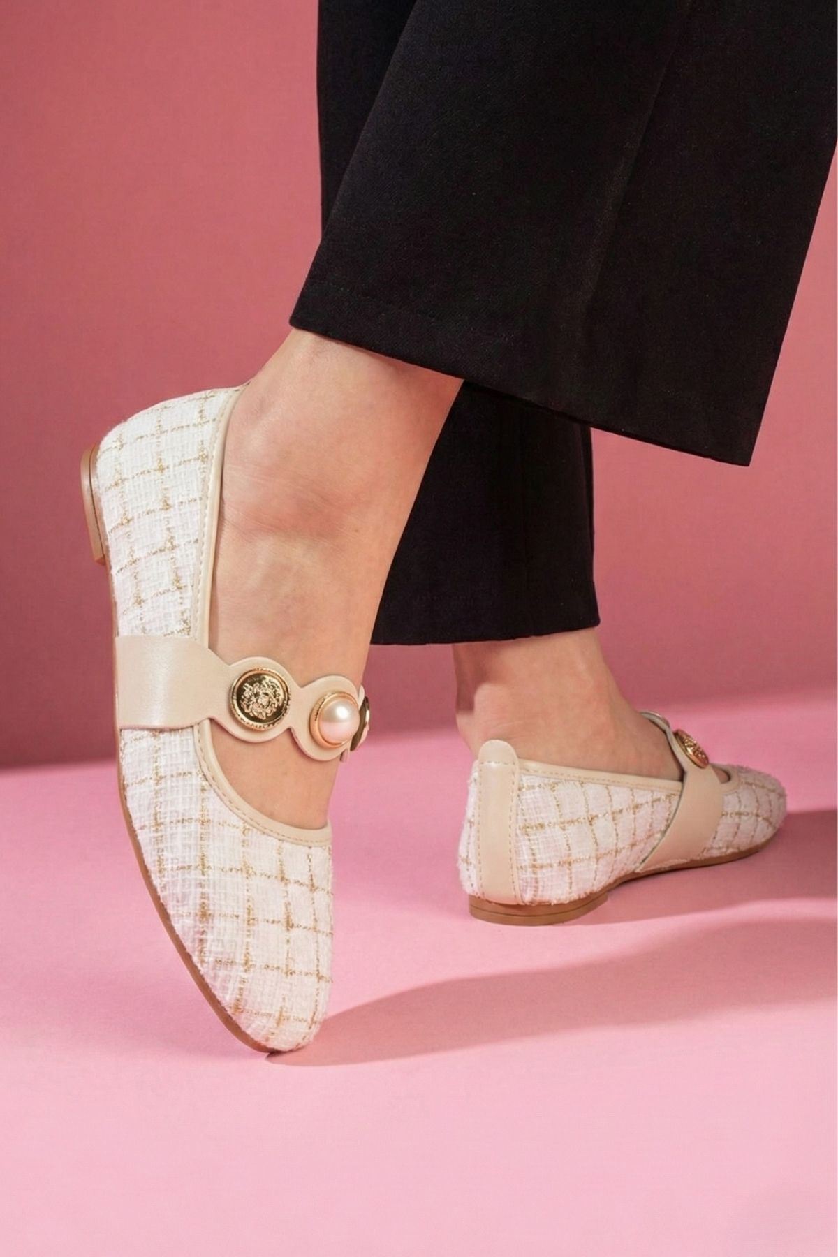 Modena Bej Simli Kumaş İnci ve Mühür Detaylı Bantlı Babet