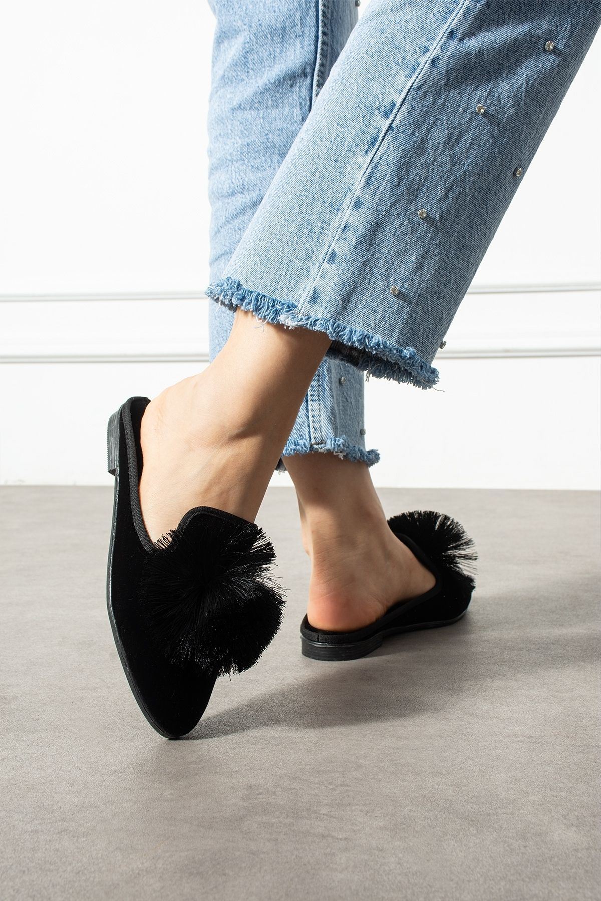 Zuno Siyah Ponponlu Kadife Dokulu Elegant Nişan Çeyiz Bohça Misafir Ev Terliği