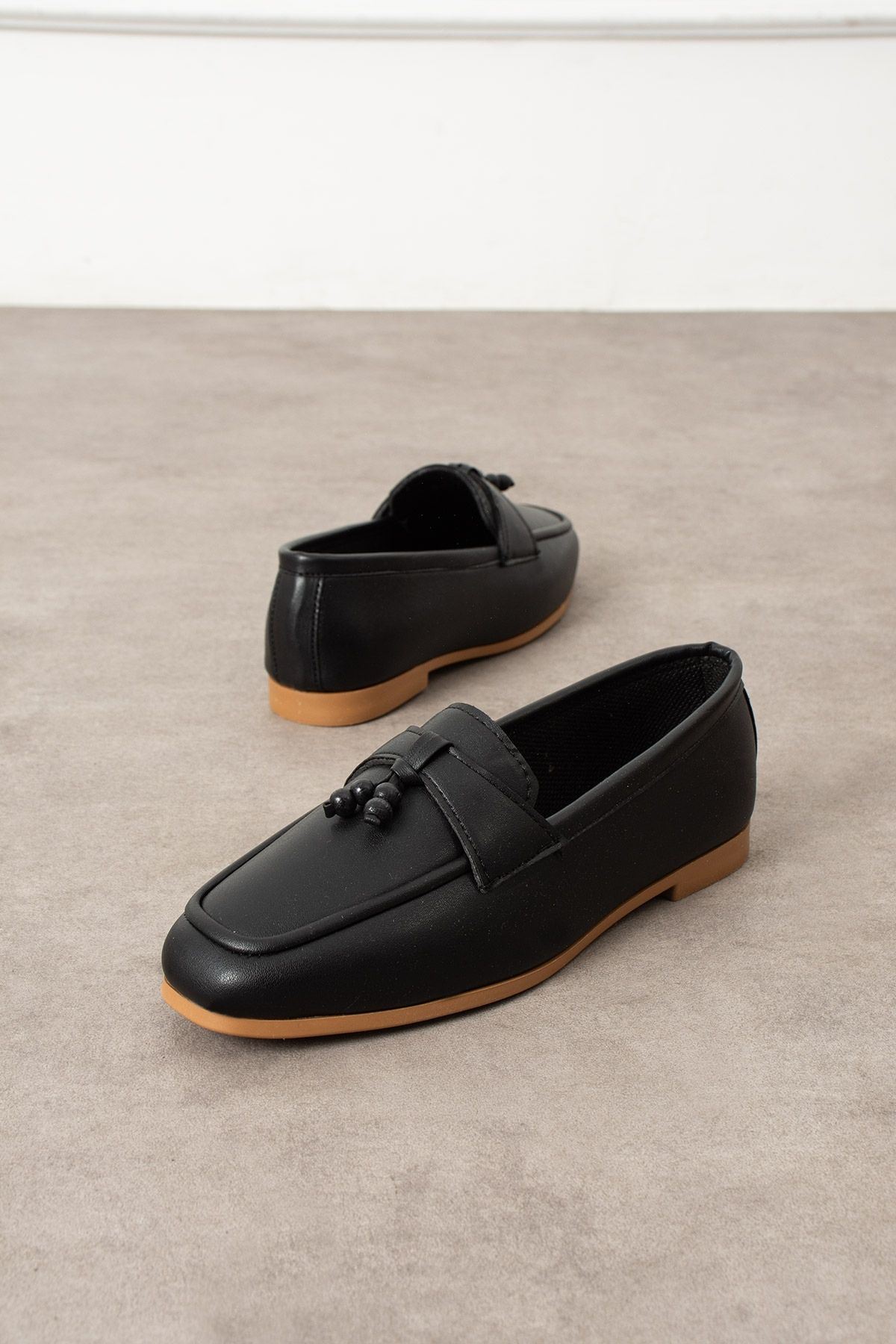 Padova Siyah Cilt Püsküllü Ahşap Boncuk Detaylı Loafer Babet Günlük Ayakkabı