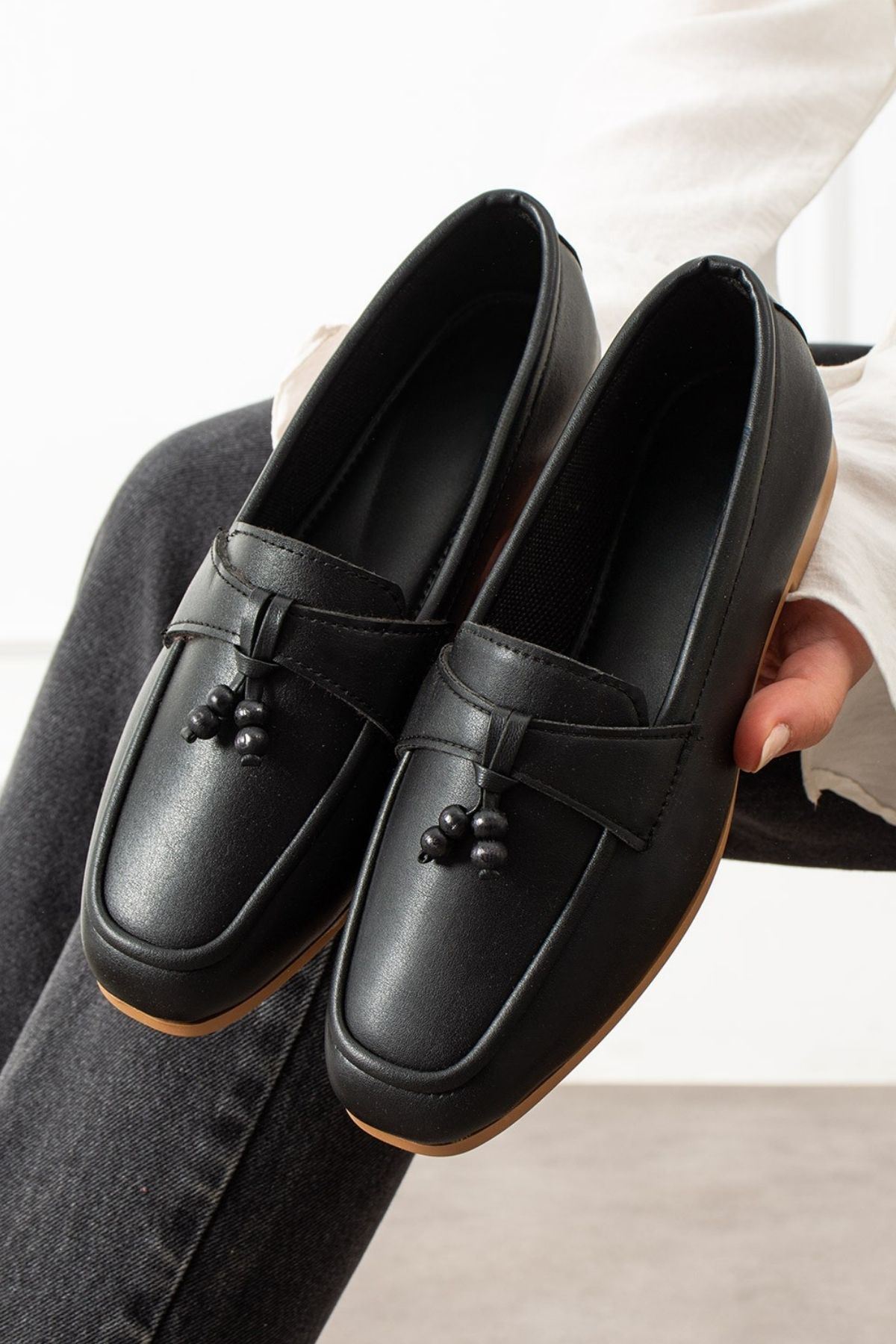 Padova Siyah Cilt Püsküllü Ahşap Boncuk Detaylı Loafer Babet Günlük Ayakkabı