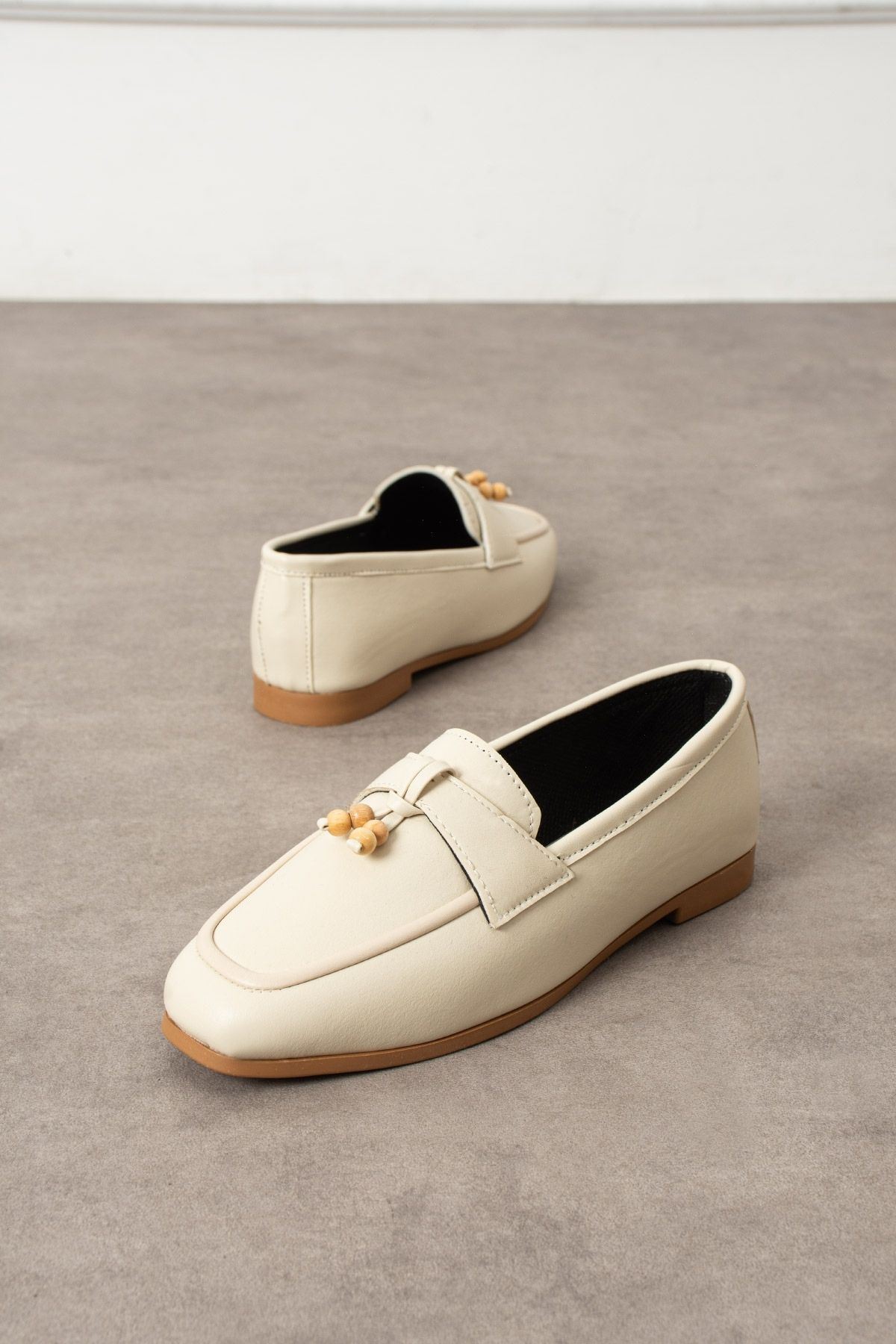 Padova Bej Cilt Püsküllü Ahşap Boncuk Detaylı Loafer Babet Günlük Ayakkabı