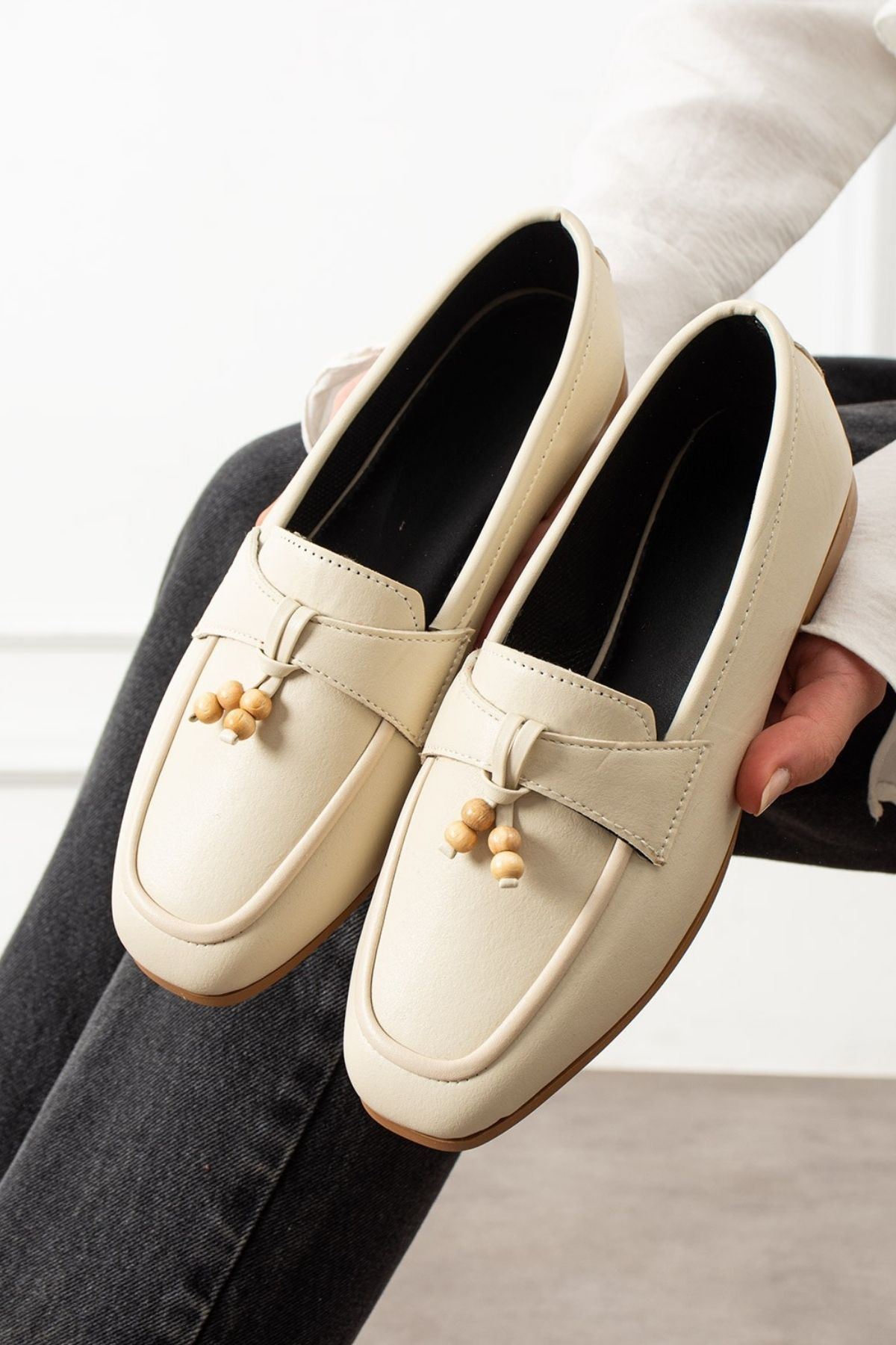 Padova Bej Cilt Püsküllü Ahşap Boncuk Detaylı Loafer Babet Günlük Ayakkabı