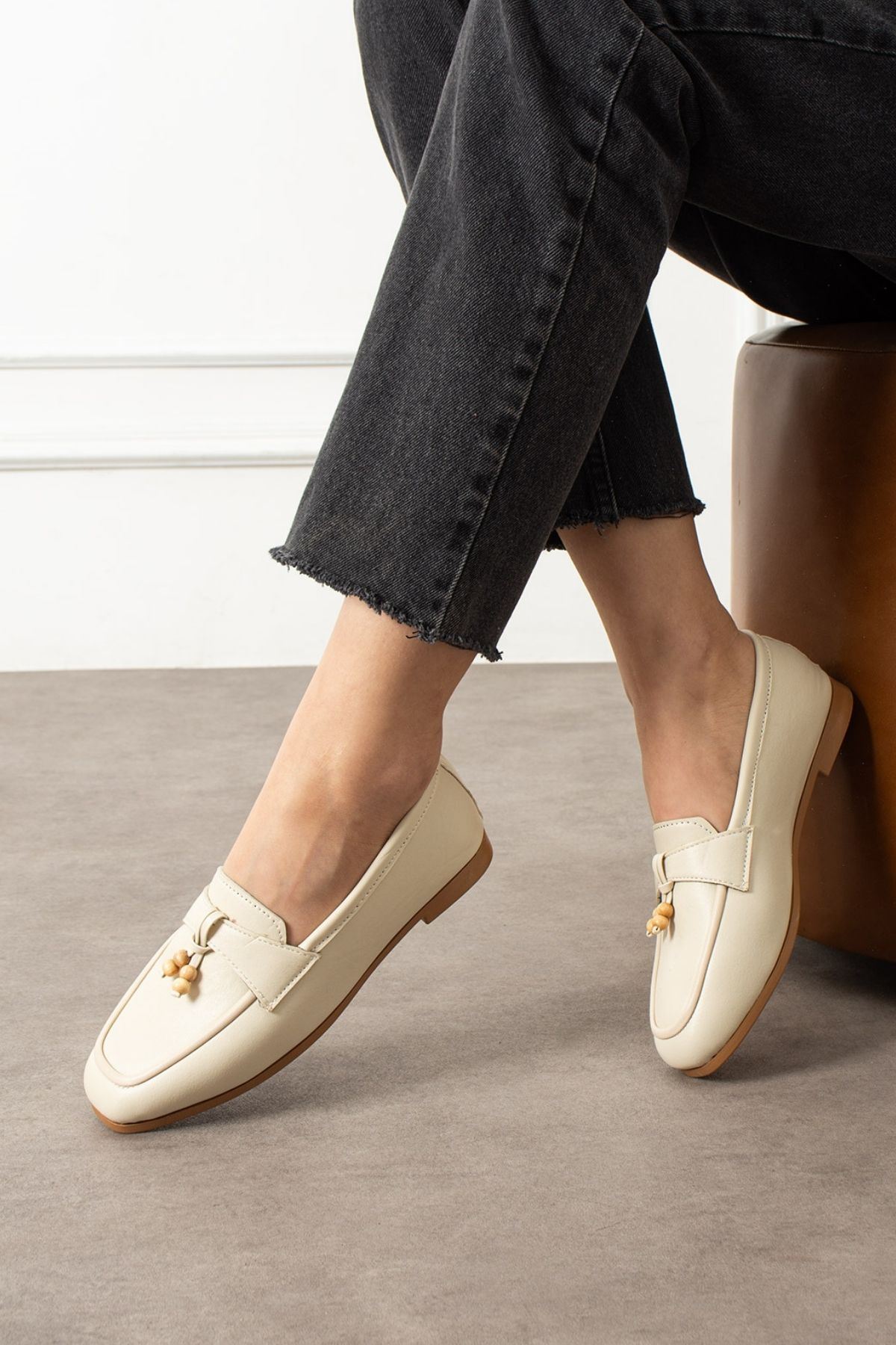 Padova Bej Cilt Püsküllü Ahşap Boncuk Detaylı Loafer Babet Günlük Ayakkabı